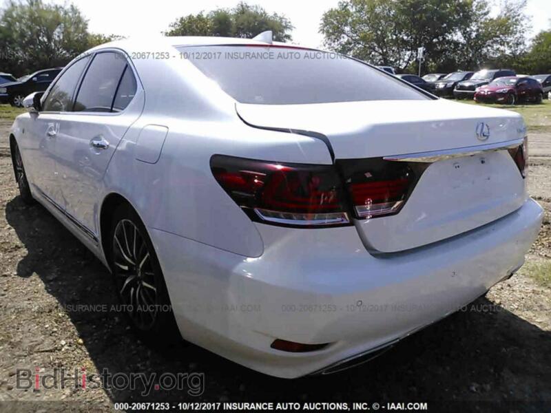 2014 Lexus LS (VIN JTHBL5EF3E5126646) — photo 3 of 10