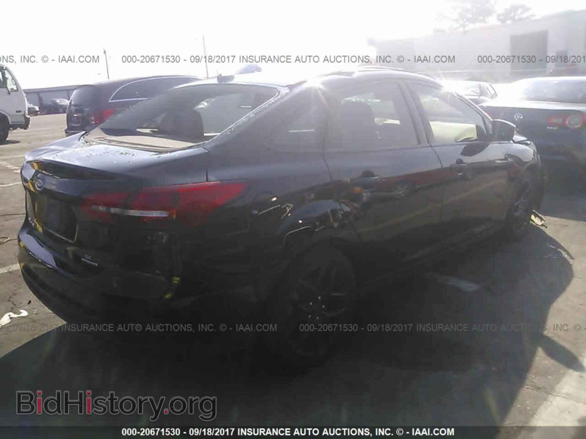 2016 Ford Focus - VIN: 1FADP3F27GL371209 - Photo 4