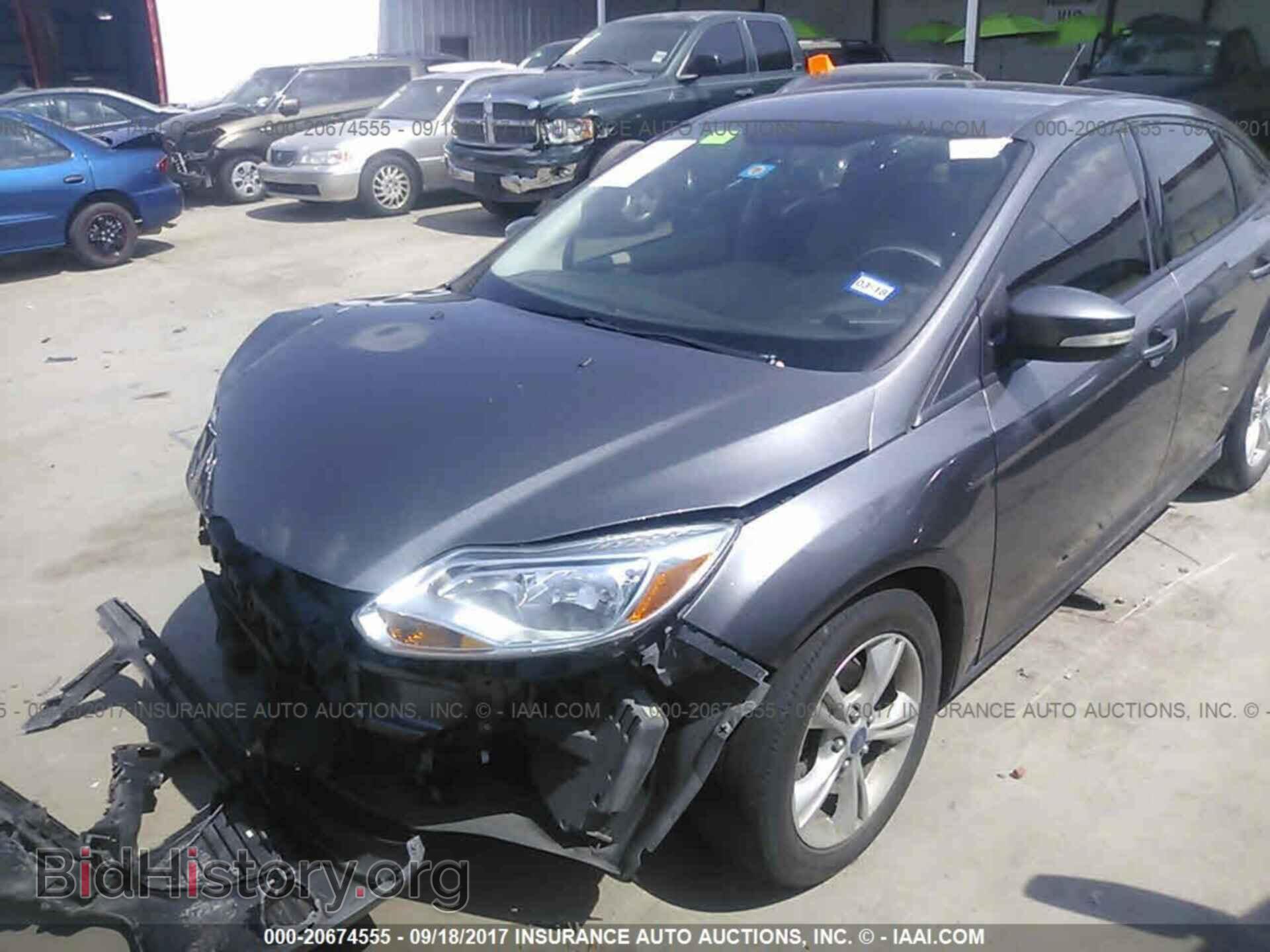 2014 Ford Focus - VIN: 1FADP3F23EL130258 - Фото 2