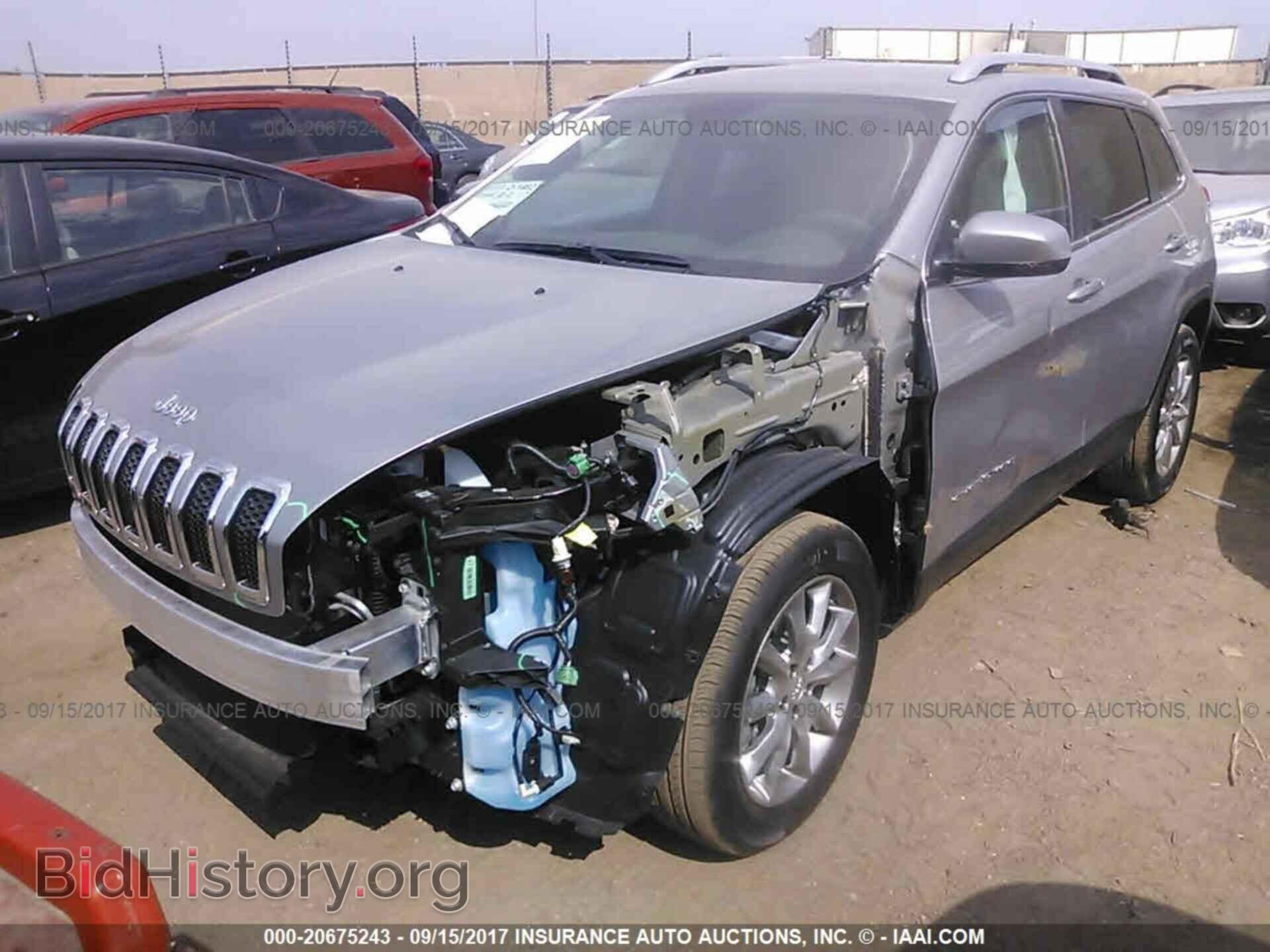 2017 Jeep Cherokee - VIN: 1C4PJMDBXHD227635 - Photo 2