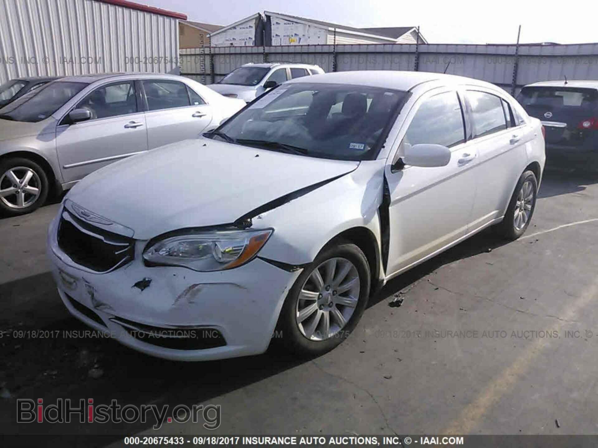 2013 Chrysler 200 - VIN: 1C3CCBBB9DN525103 - Фото 2