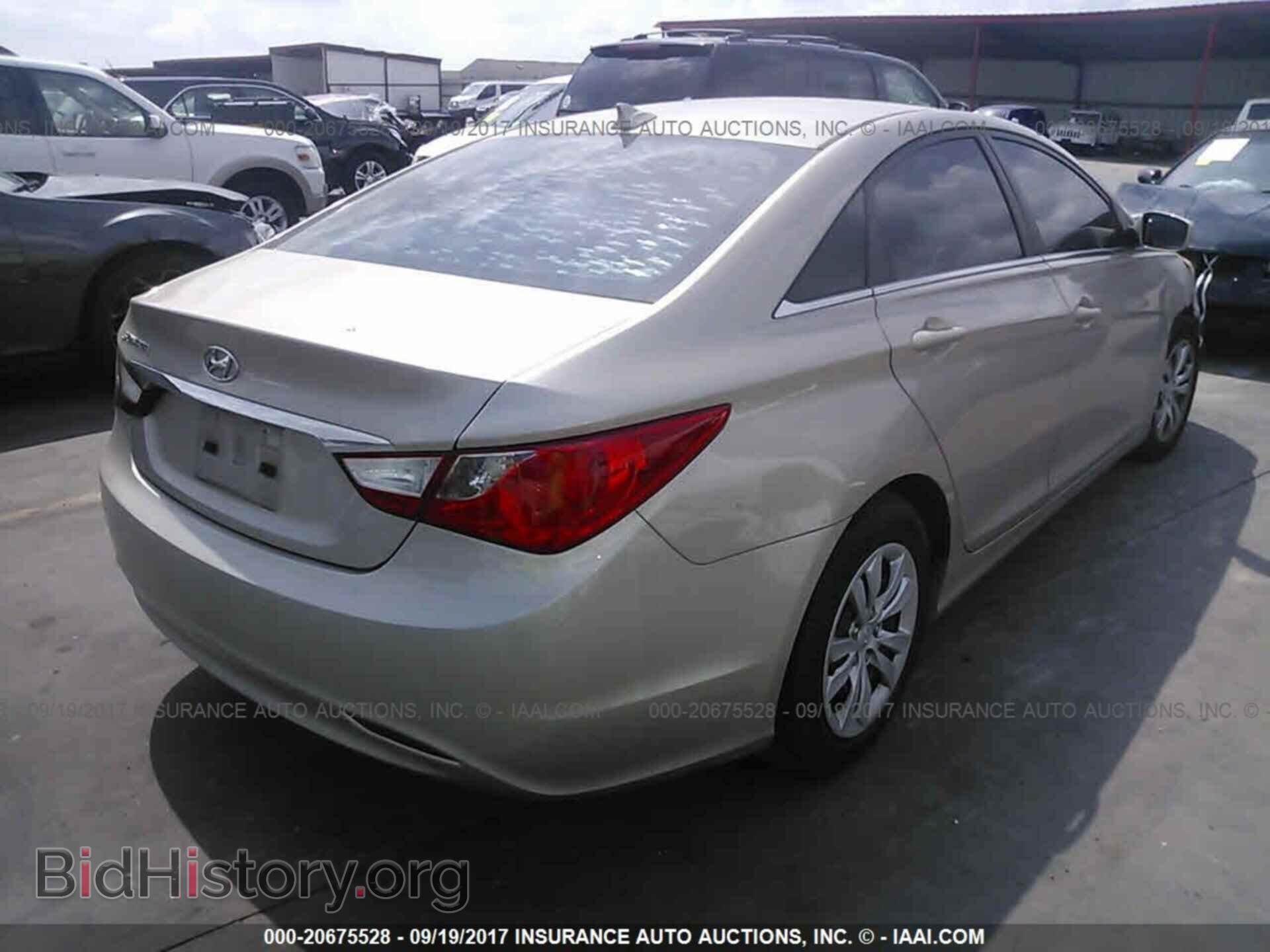 2012 Hyundai Sonata - VIN: 5NPEB4AC3CH324843 - Photo 4