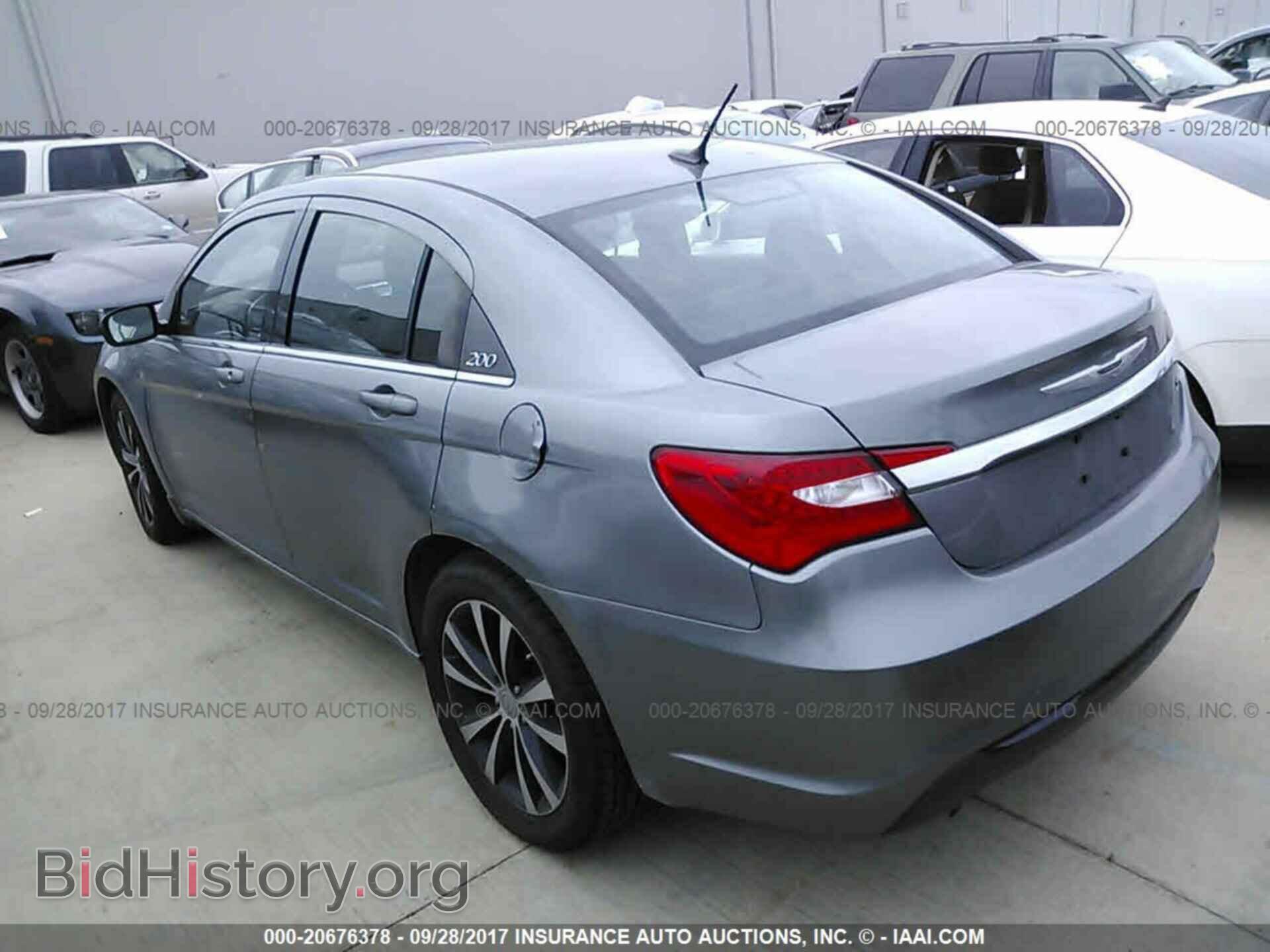 2011 Chrysler 200 - VIN: 1C3BC8FG3BN577876 - Photo 3