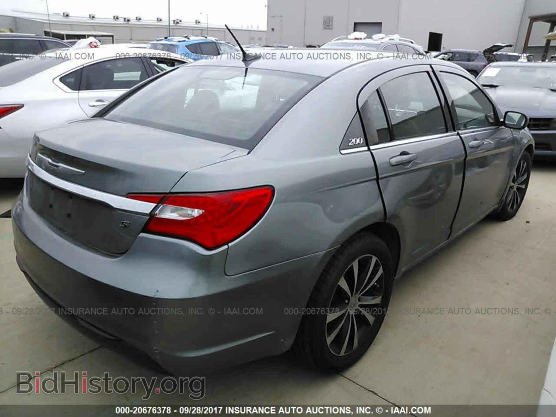 2011 Chrysler 200 - VIN: 1C3BC8FG3BN577876 - Photo 4