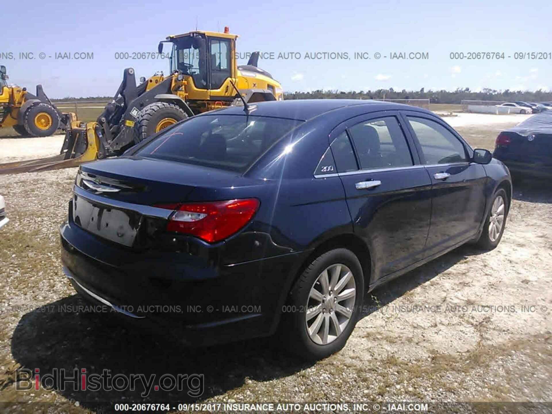 2014 Chrysler 200 - VIN: 1C3CCBCG0EN172858 - Фото 4