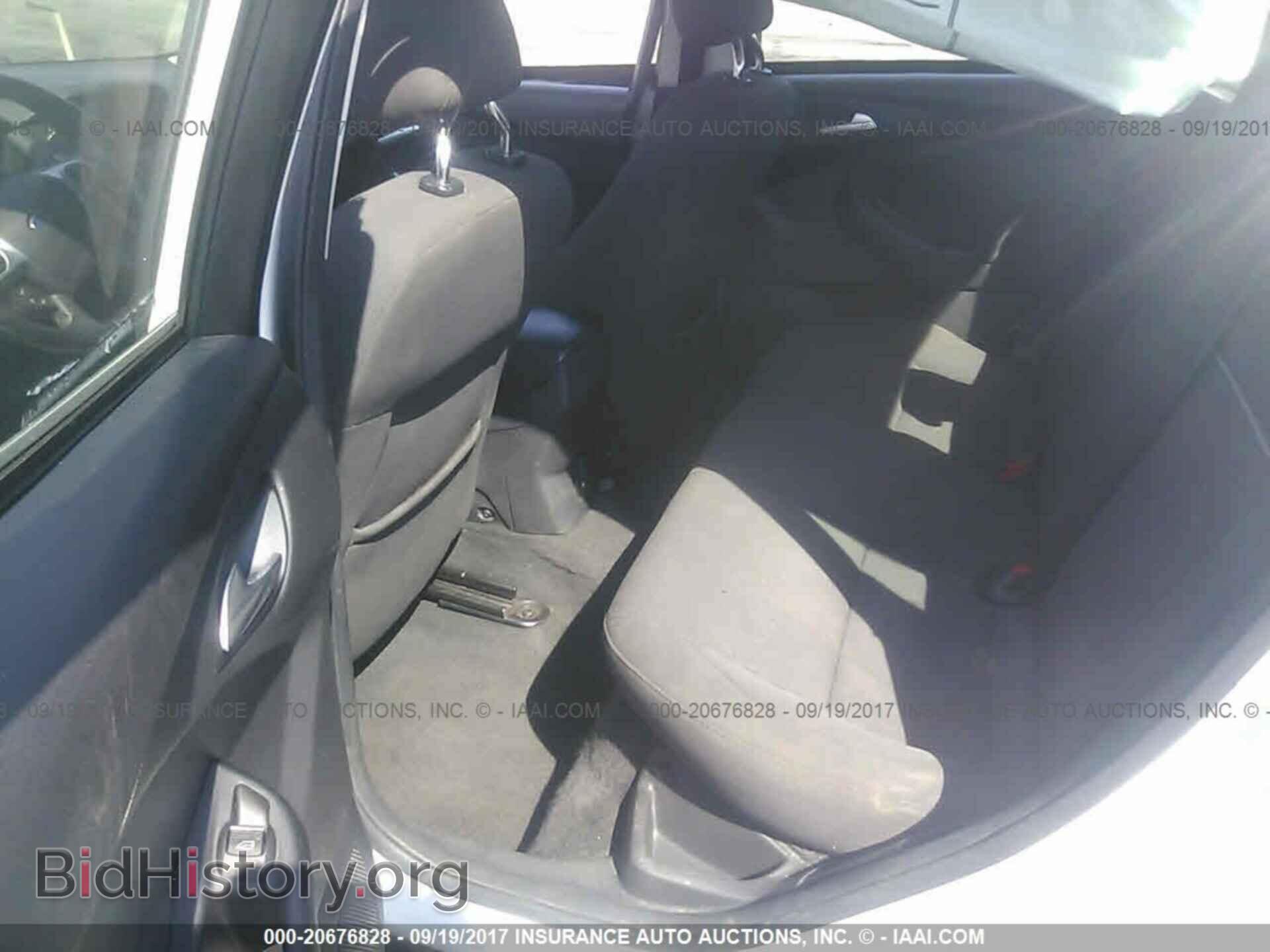 2012 Ford Focus - VIN: 1FAHP3H27CL363555 - Photo 8