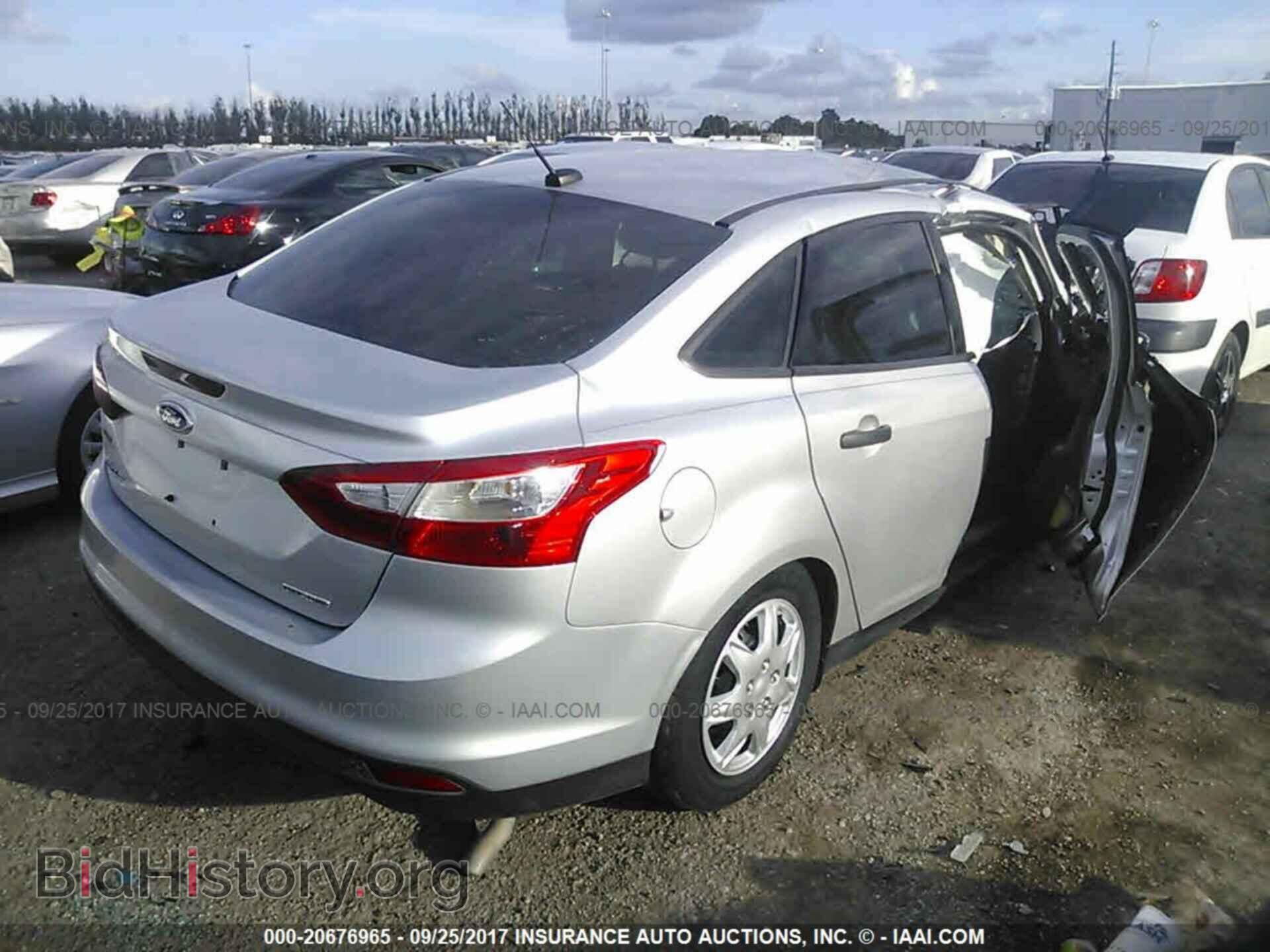 2014 Ford Focus - VIN: 1FADP3E24EL406335 - Photo 4