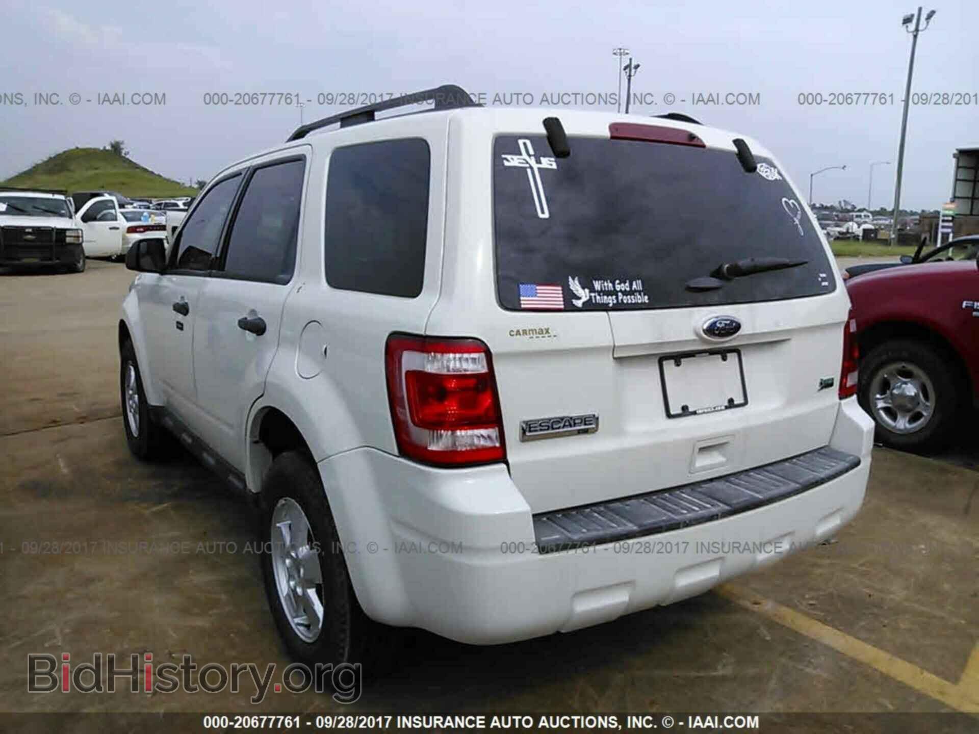 2011 Ford Escape - VIN: 1FMCU0DG4BKC10337 - Фото 3