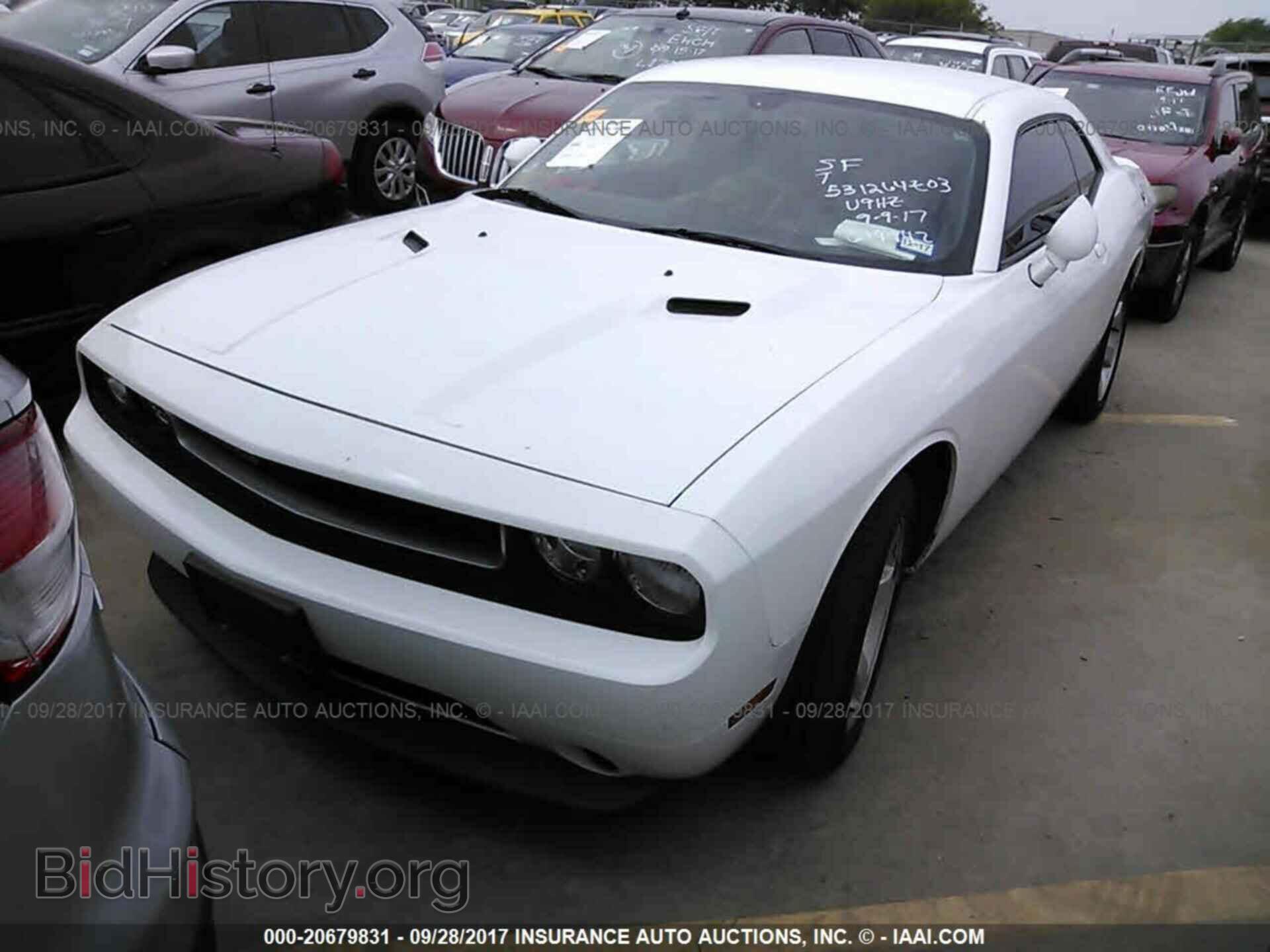 2013 Dodge Challenger - VIN: 2C3CDYAG2DH699942 - Фото 2