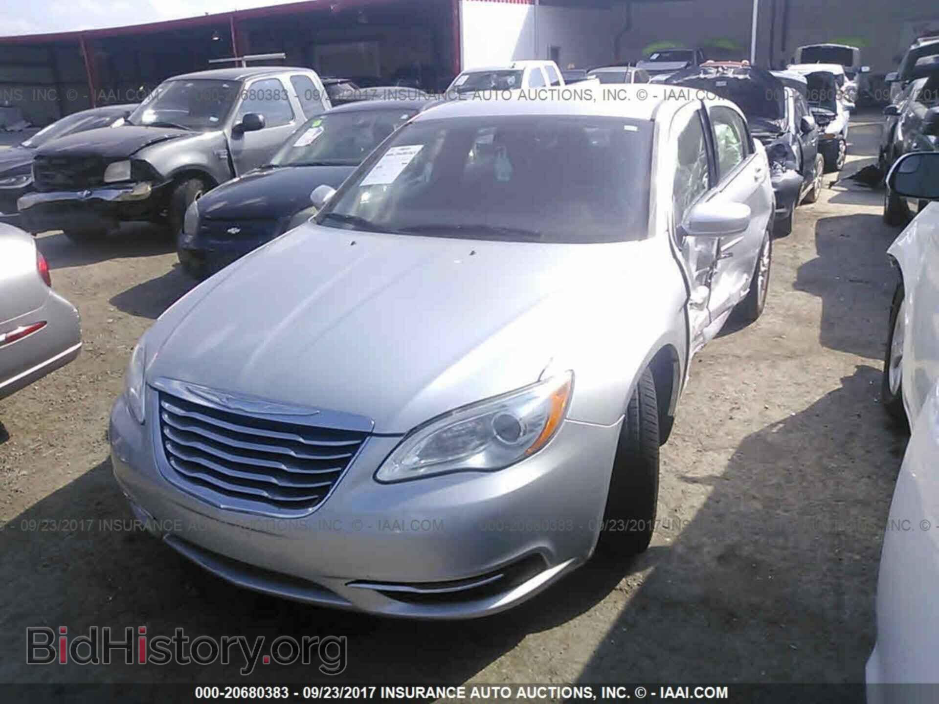 2012 Chrysler 200 - VIN: 1C3CCBAB4CN205347 - Photo 2