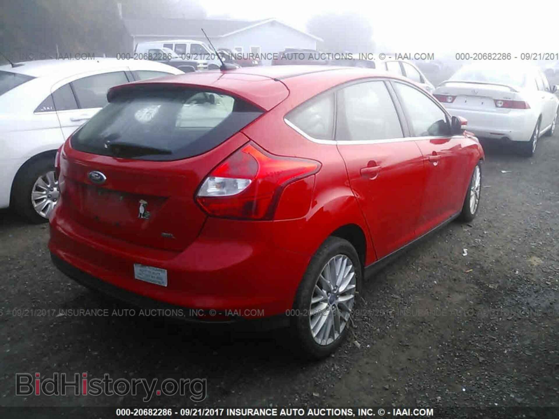 2012 Ford Focus - VIN: 1FAHP3M28CL338945 - Photo 4
