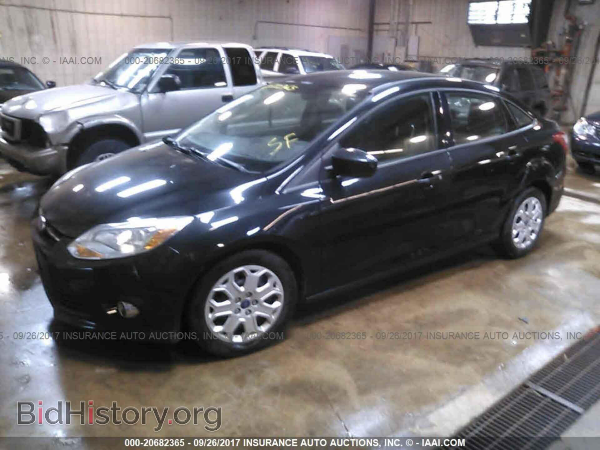 2012 Ford Focus - VIN: 1FAHP3F26CL164046 - Photo 2
