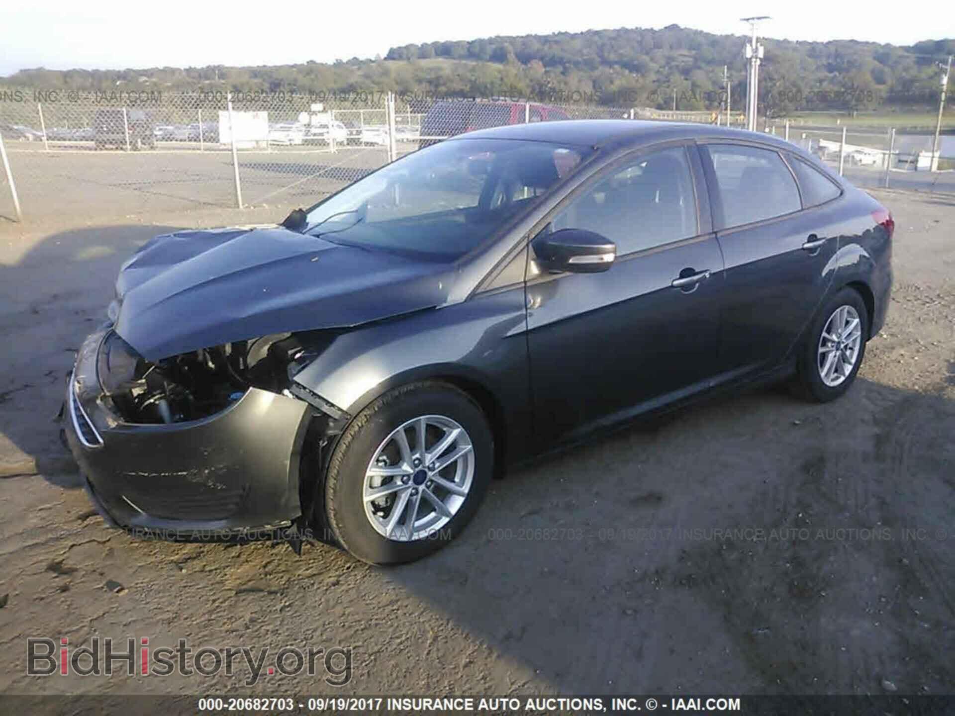 2016 Ford Focus - VIN: 1FADP3F26GL342901 - Photo 2