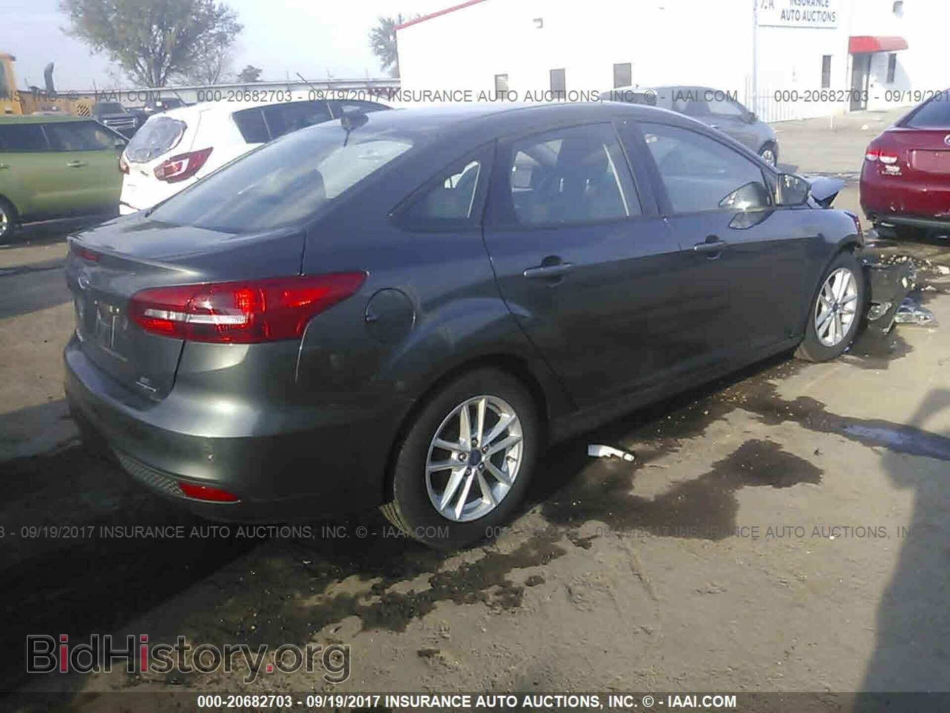 2016 Ford Focus - VIN: 1FADP3F26GL342901 - Photo 4