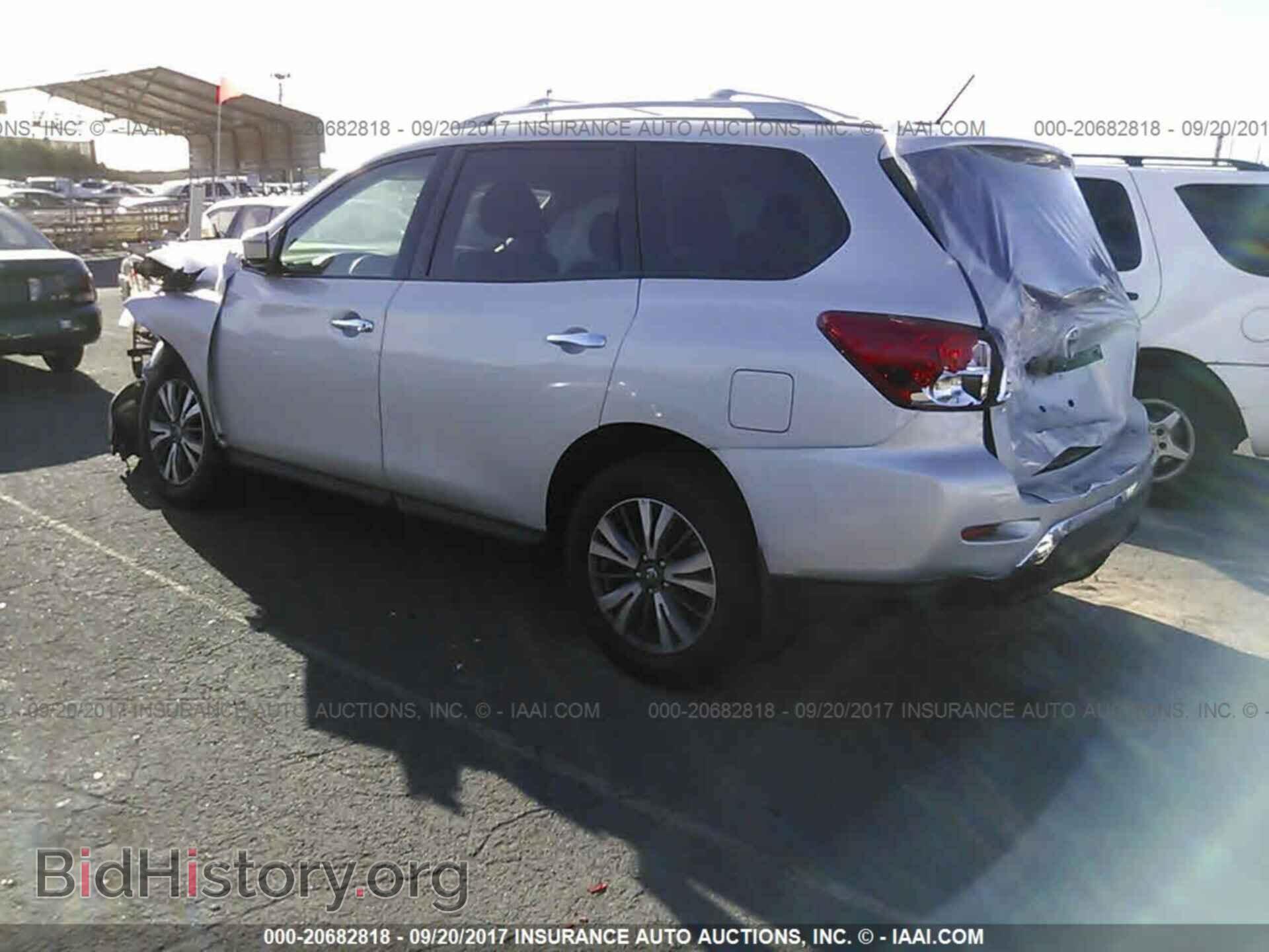 2017 Nissan Pathfinder - VIN: 5N1DR2MN4HC627220 - Фото 3