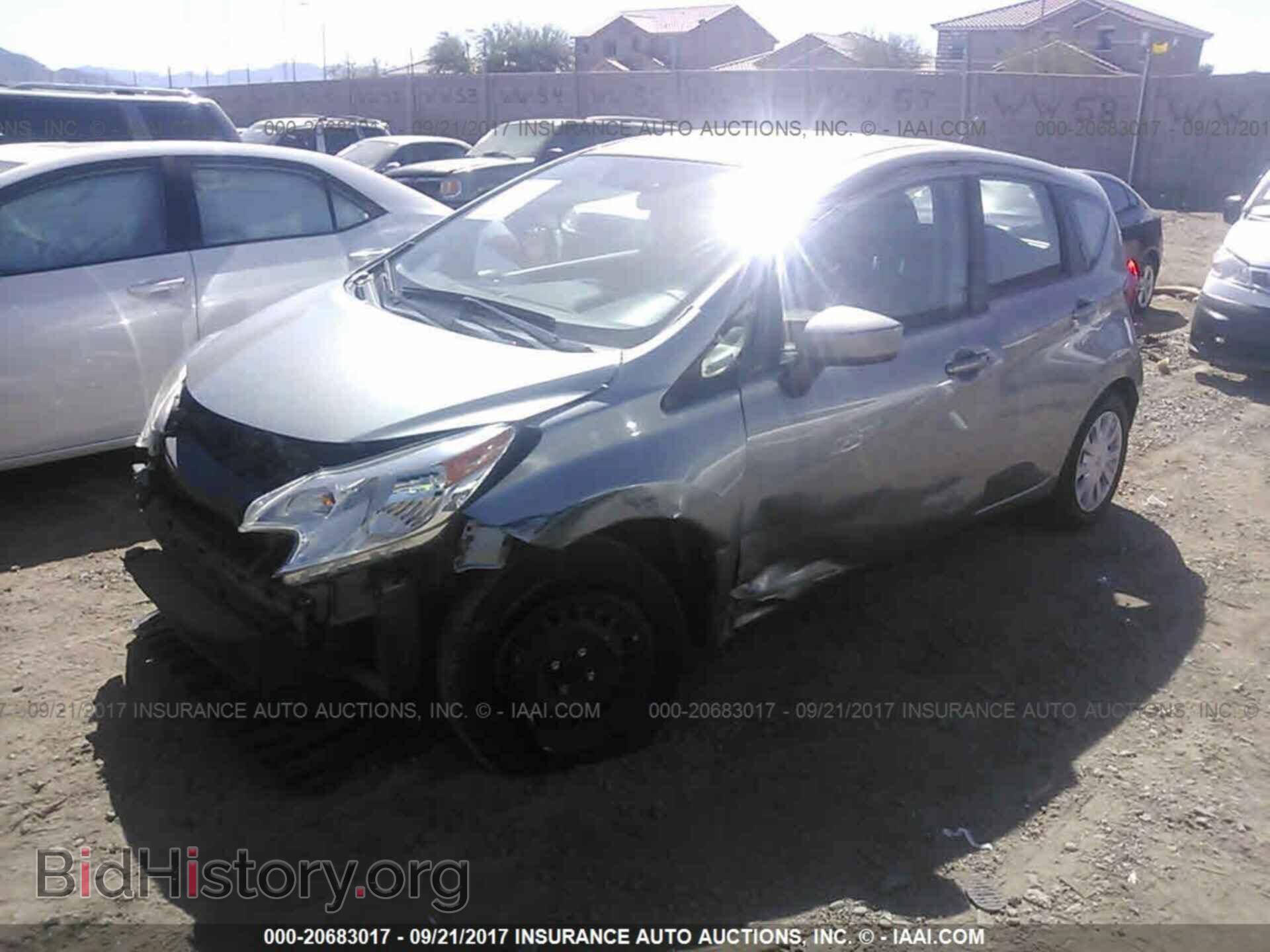 2015 Nissan Versa note - VIN: 3N1CE2CP8FL352650 - Фото 2