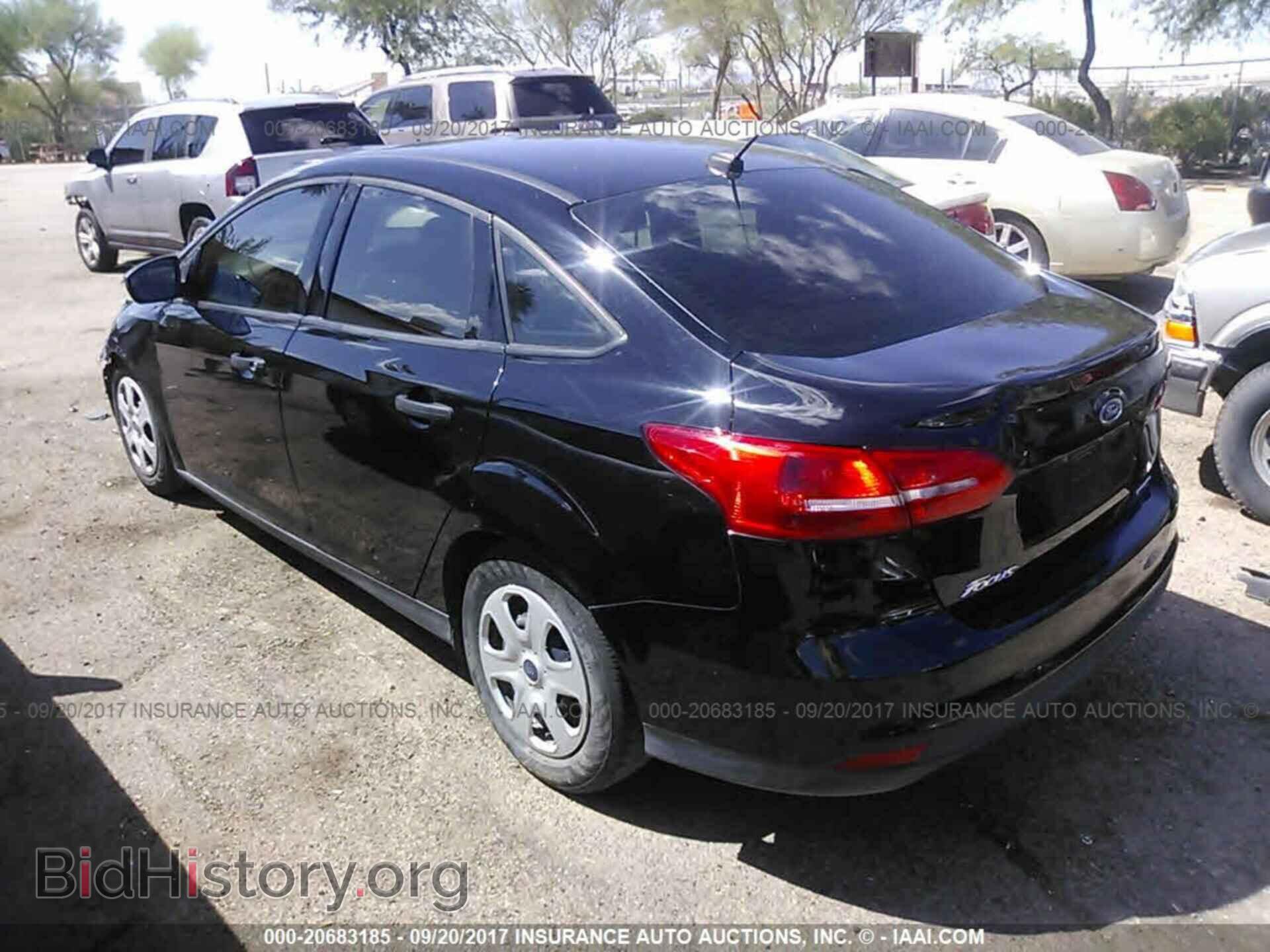 2016 Ford Focus - VIN: 1FADP3E27GL372023 - Photo 3