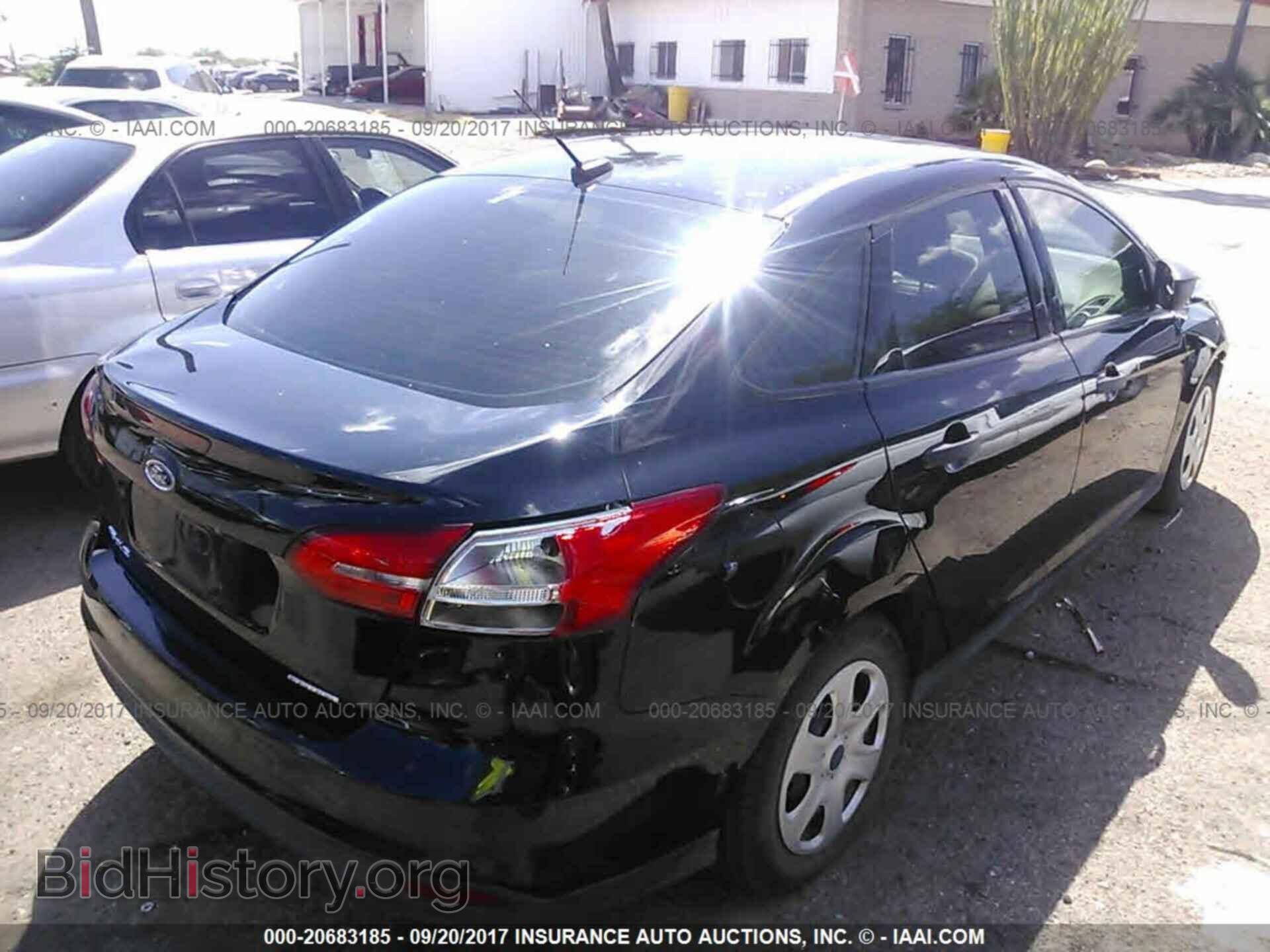 2016 Ford Focus - VIN: 1FADP3E27GL372023 - Photo 4
