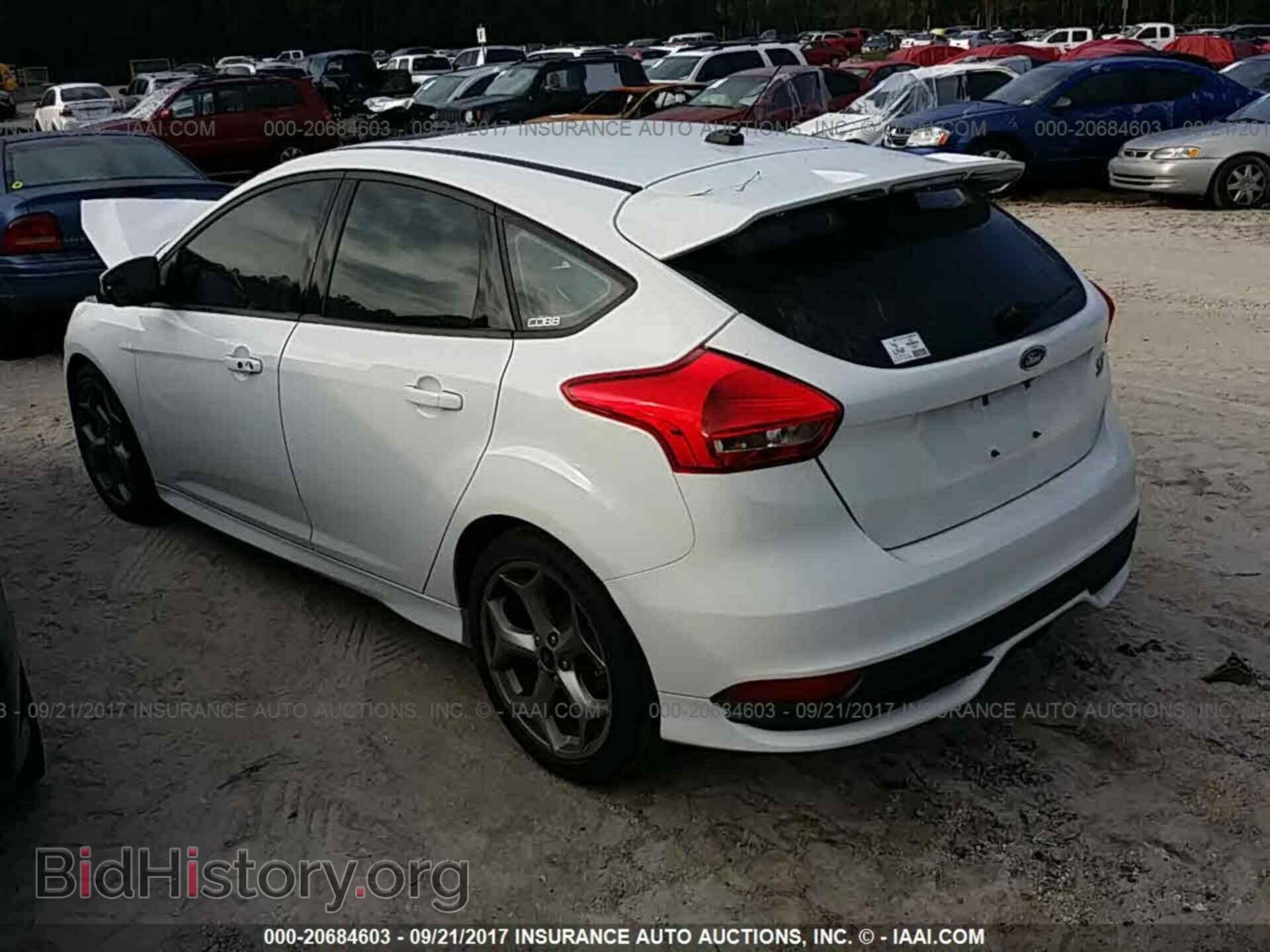 2017 Ford Focus - VIN: 1FADP3L92HL251983 - Photo 3
