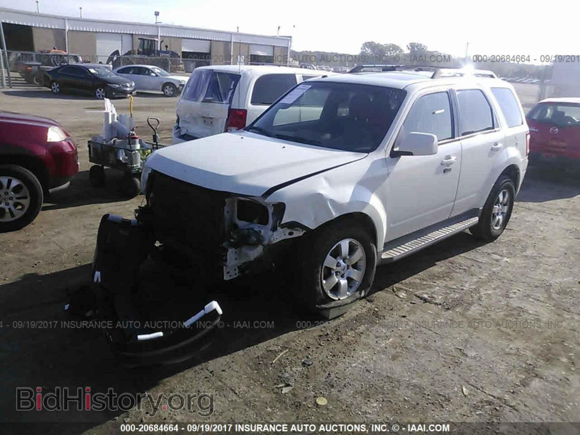 2011 Ford Escape - VIN: 1FMCU9EG9BKA33111 - Фото 2