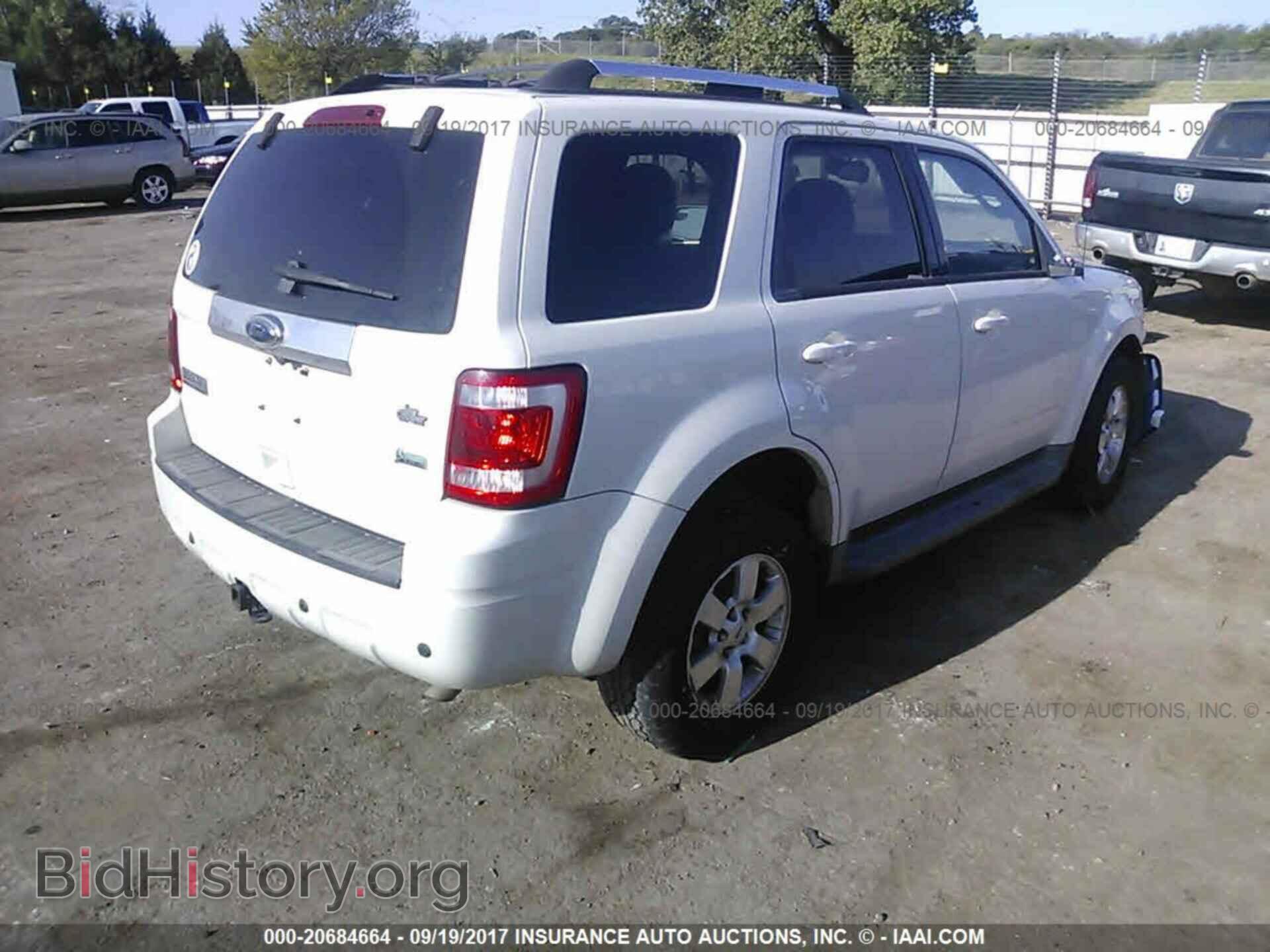 2011 Ford Escape - VIN: 1FMCU9EG9BKA33111 - Фото 4