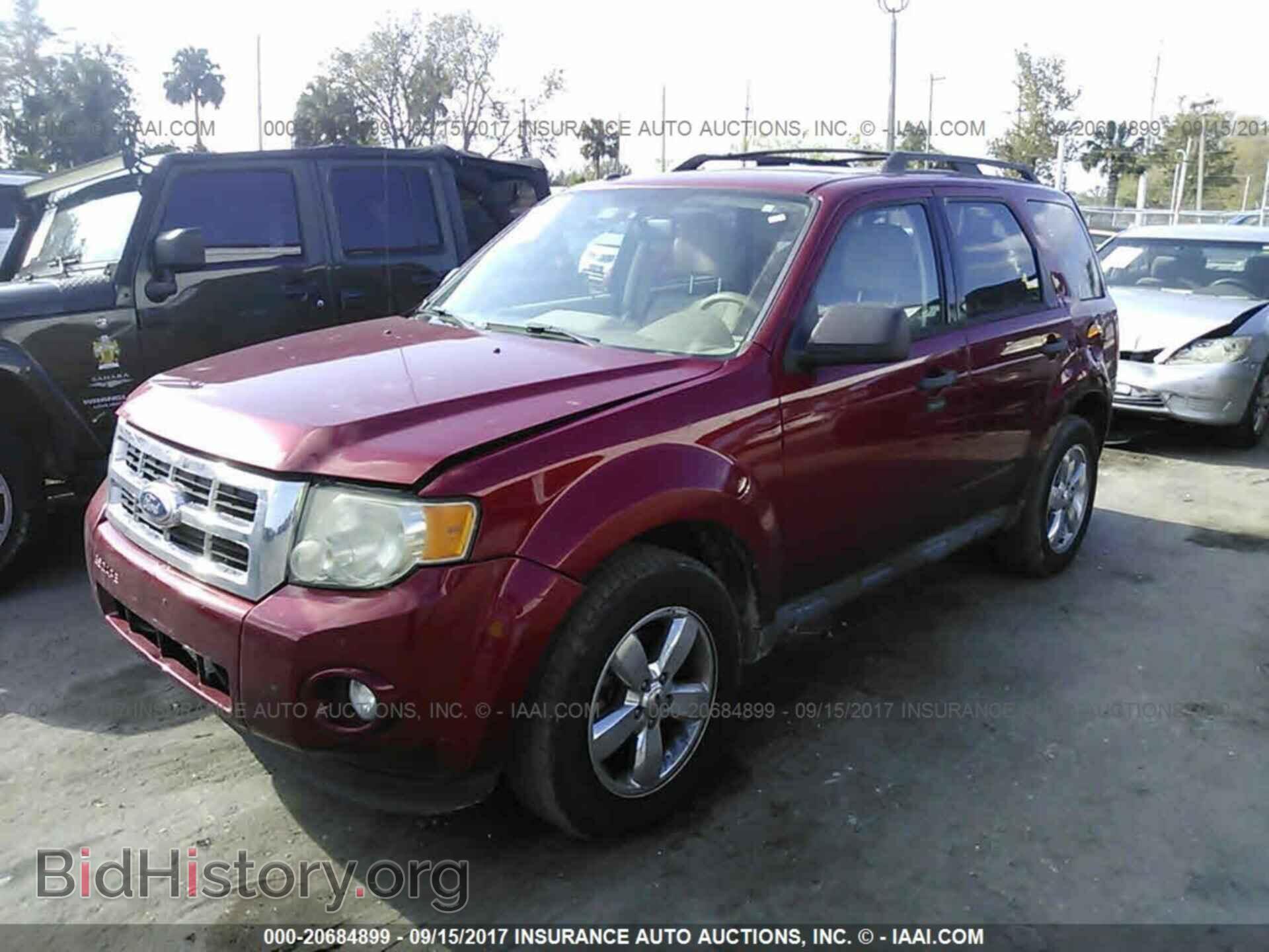 2011 Ford Escape - VIN: 1FMCU0DG9BKB95740 - Фото 2