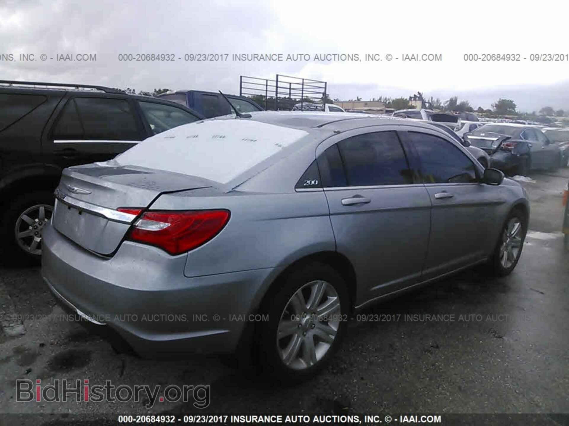 2013 Chrysler 200 - VIN: 1C3CCBAB6DN762388 - Photo 4