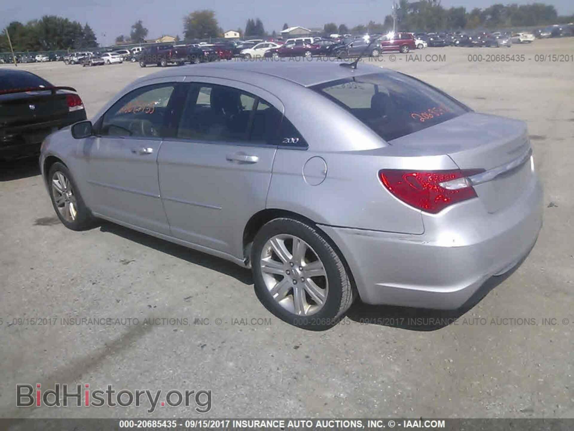 2012 Chrysler 200 - VIN: 1C3CCBAB2CN317788 - Фото 3
