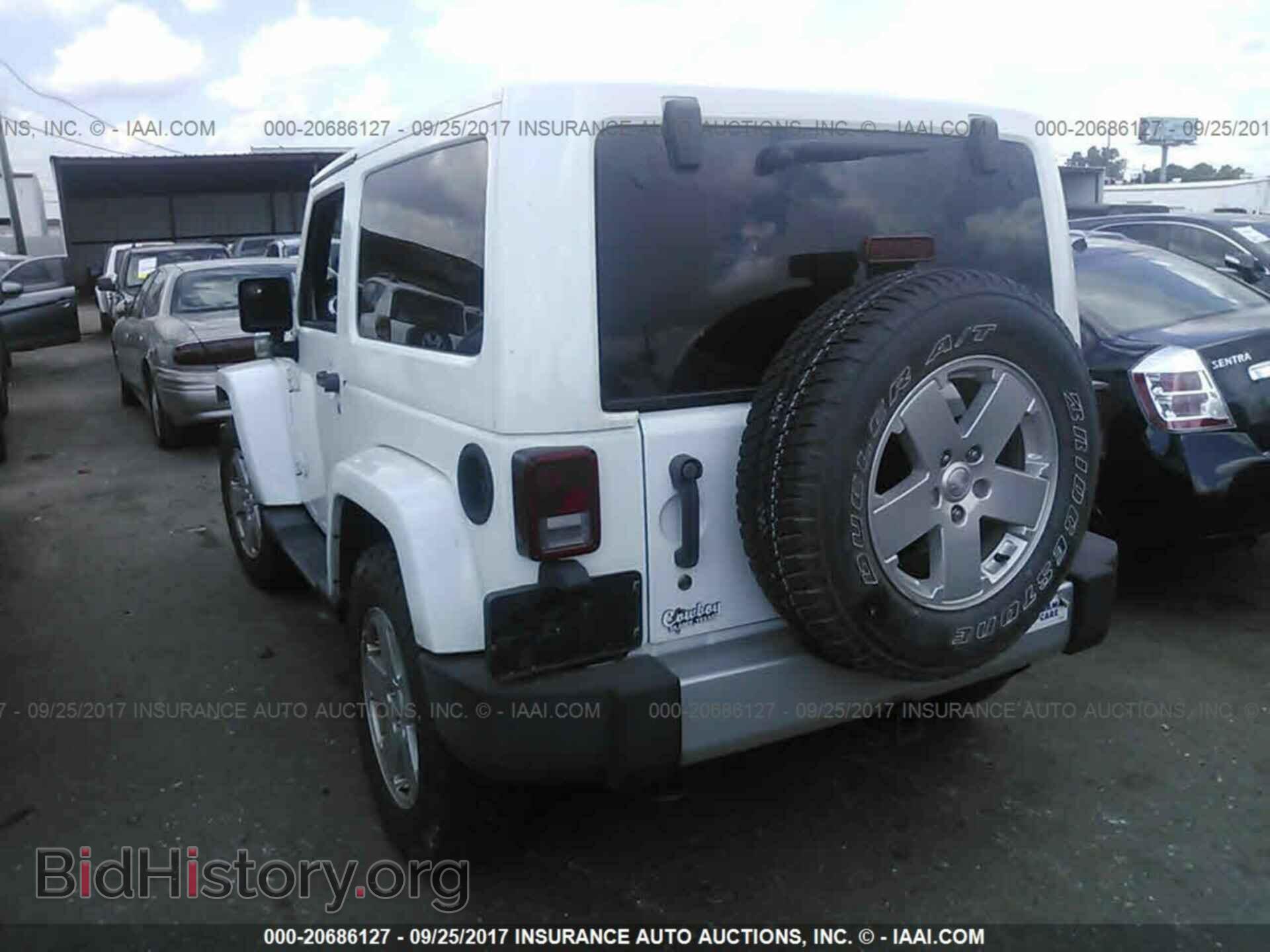 2011 Jeep Wrangler - VIN: 1J4GA5D16BL572116 - Фото 3
