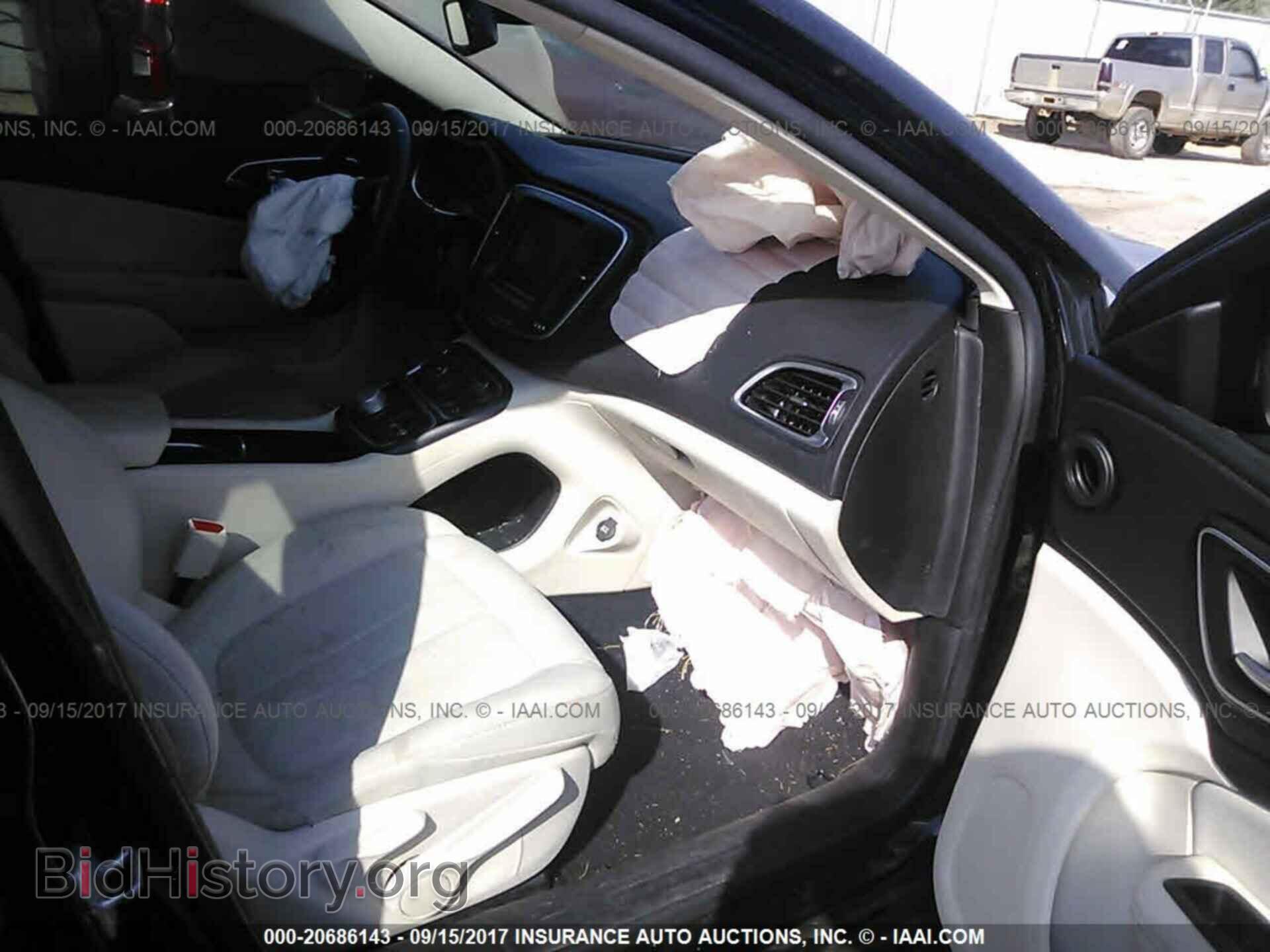 2015 Chrysler 200 - VIN: 1C3CCCAB2FN639020 - Photo 5