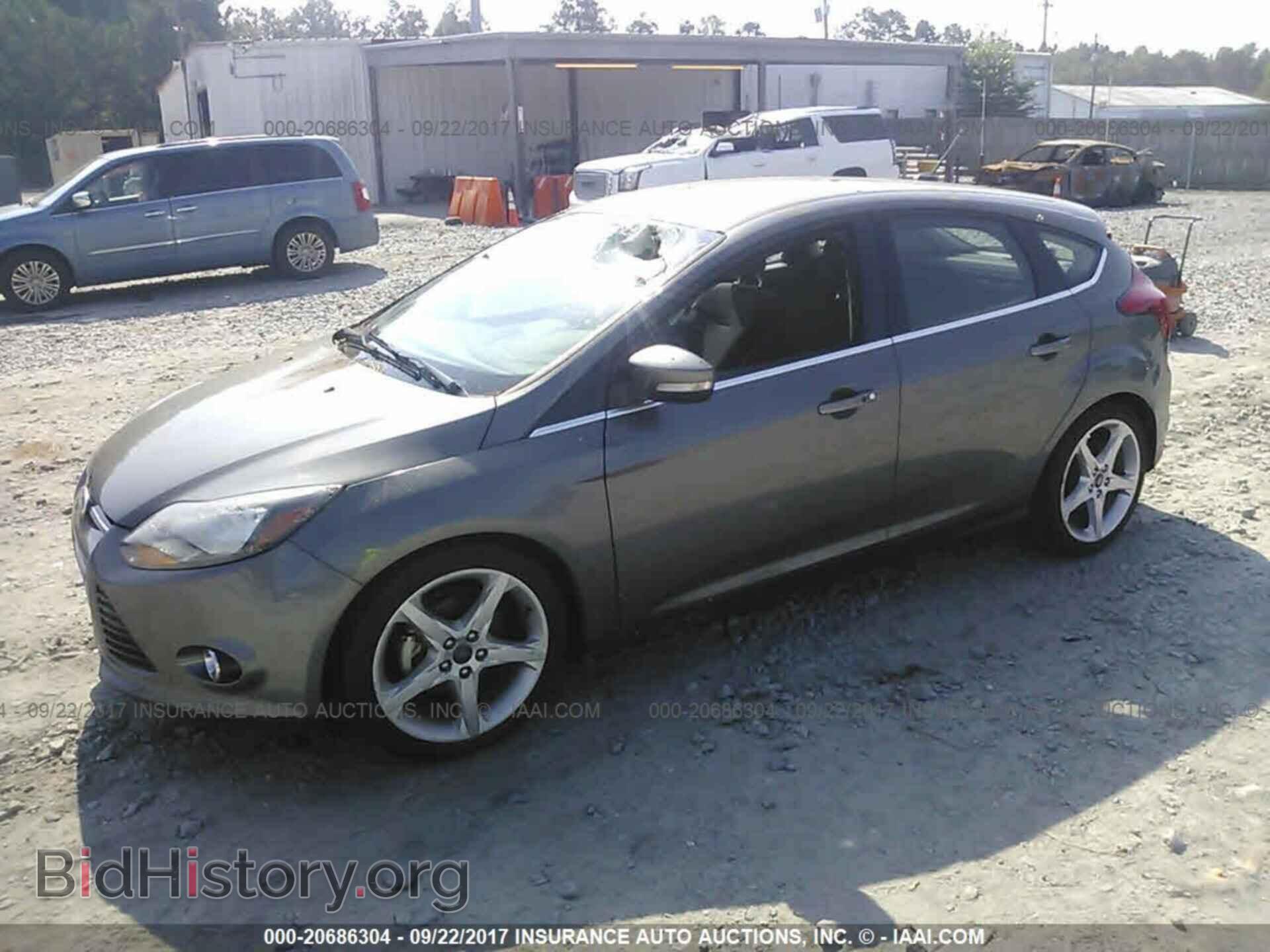 2012 Ford Focus - VIN: 1FAHP3N21CL365581 - Photo 2
