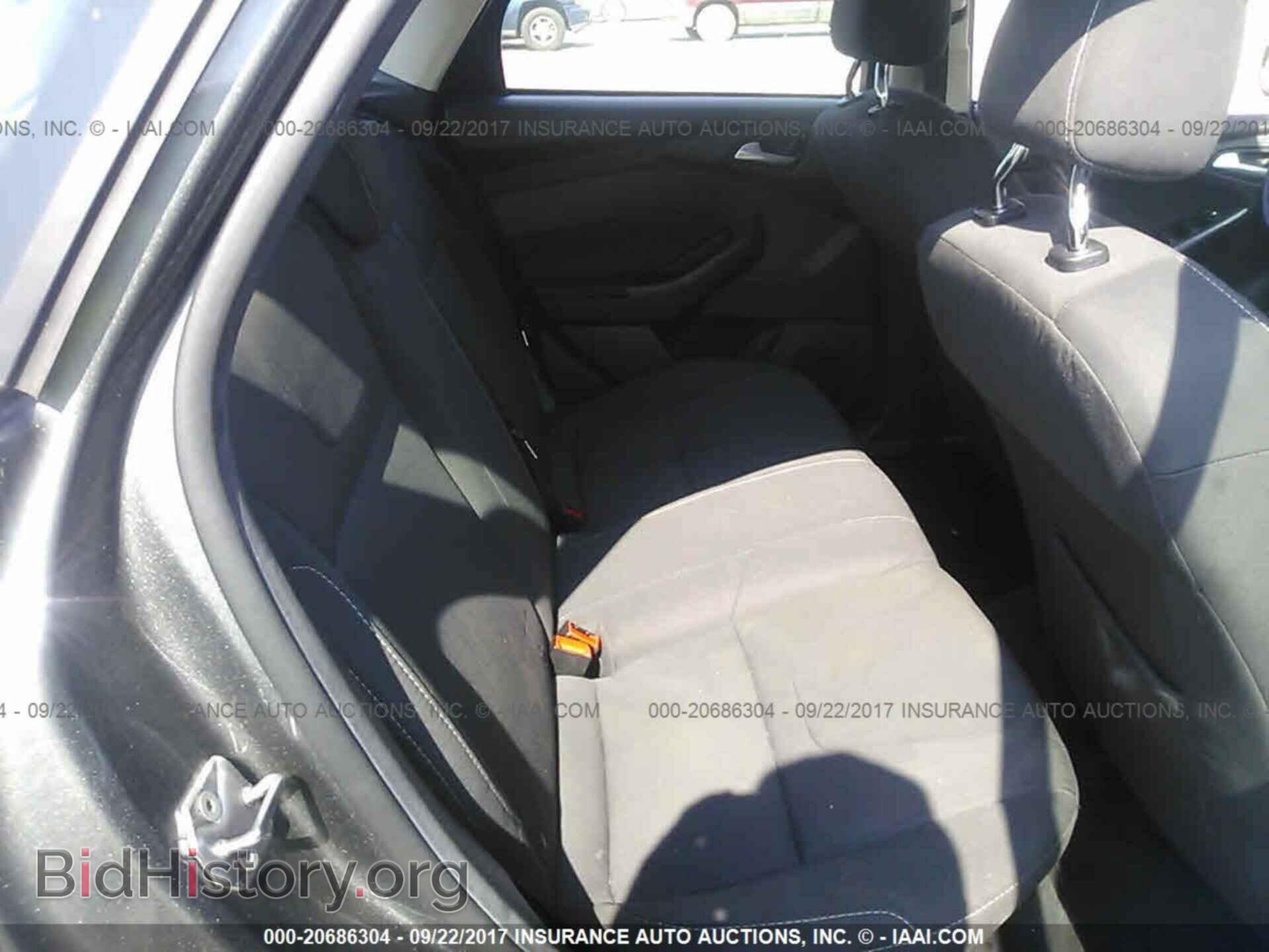 2012 Ford Focus - VIN: 1FAHP3N21CL365581 - Photo 8