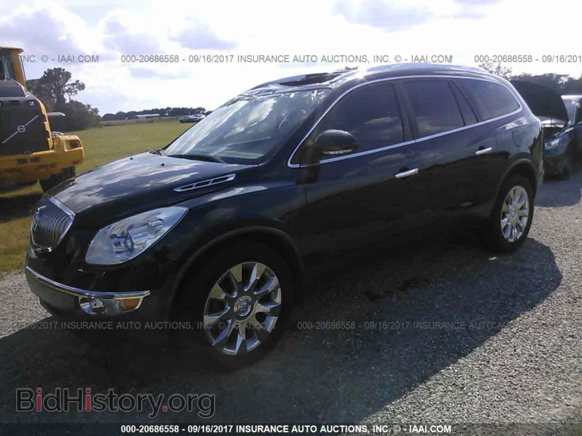 2012 Buick Enclave - VIN: 5GAKRDED1CJ332854 - Photo 2