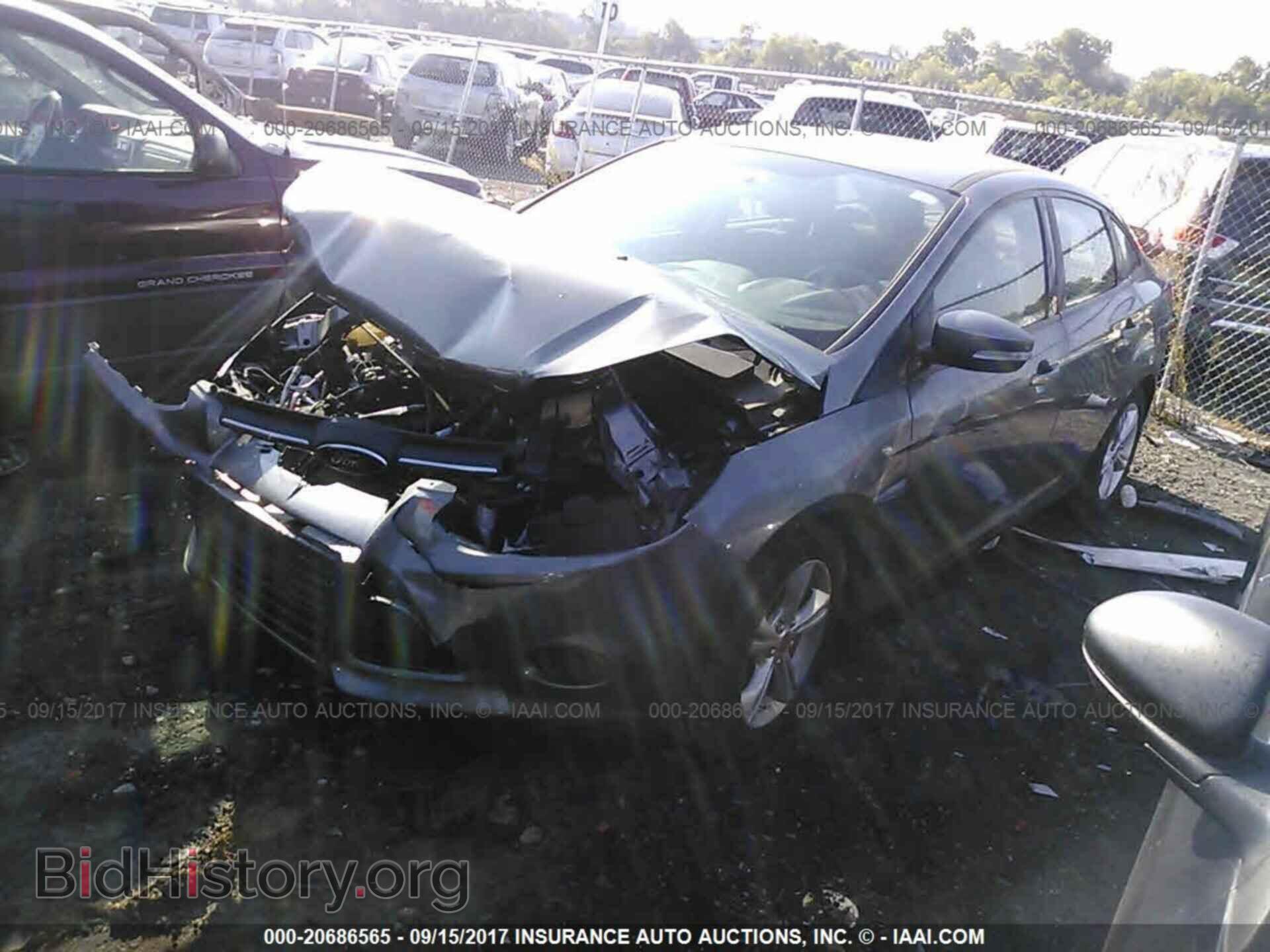 2014 Ford Focus - VIN: 1FADP3F24EL216114 - Фото 2