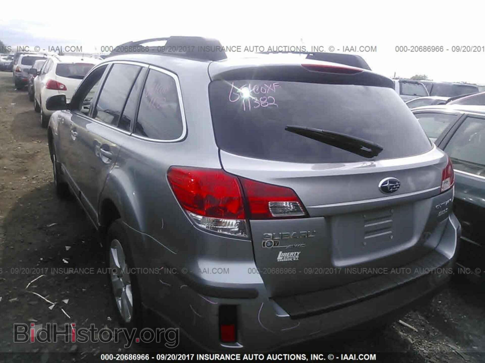2011 Subaru Outback - VIN: 4S4BRBCC5B3333419 - Фото 3