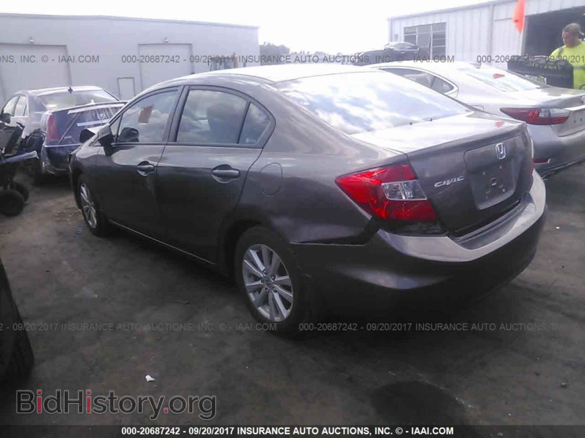 2012 Honda Civic - VIN: 2HGFB2F82CH503933 - Photo 3