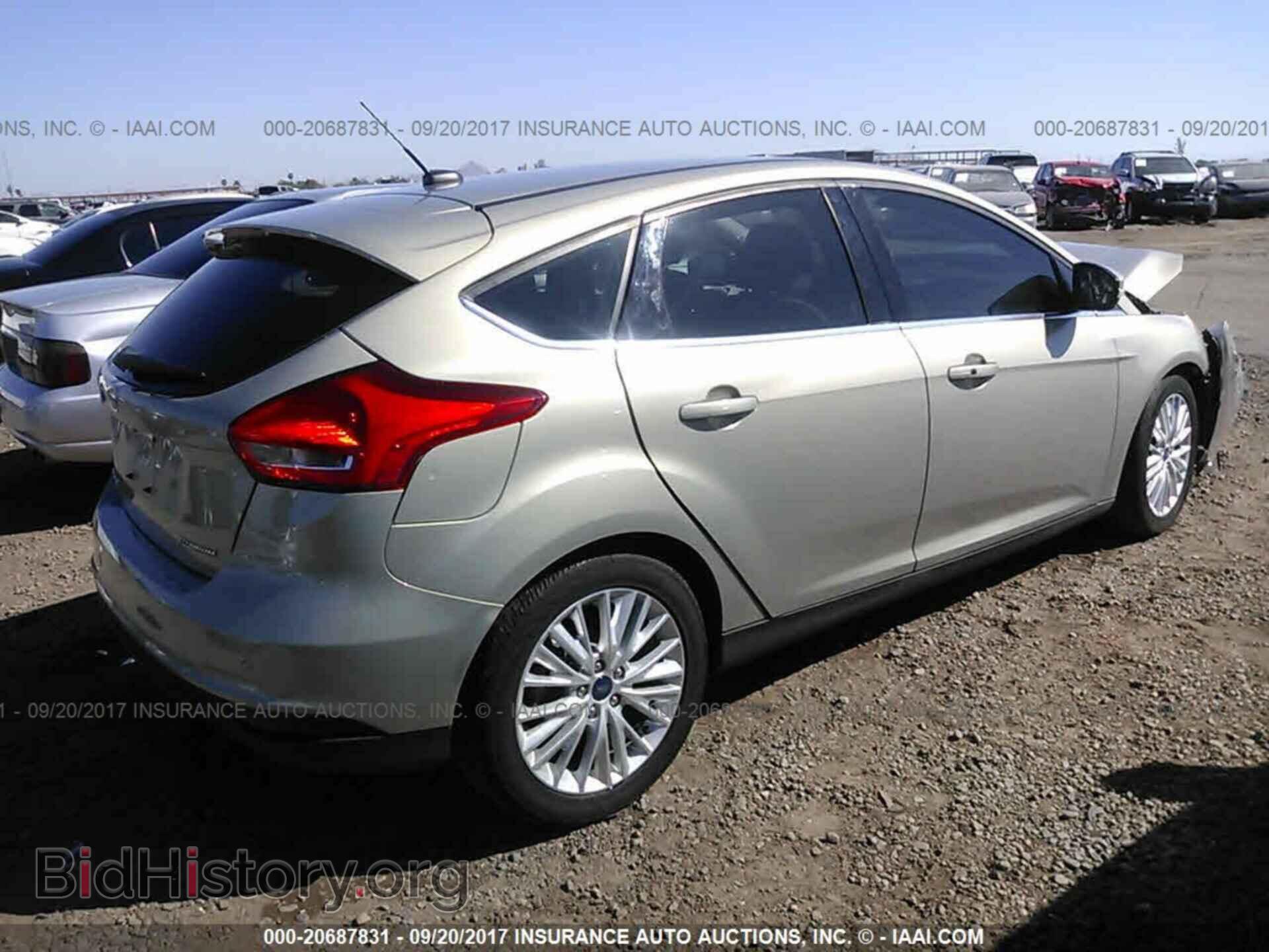 2016 Ford Focus - VIN: 1FADP3N2XGL307828 - Photo 4