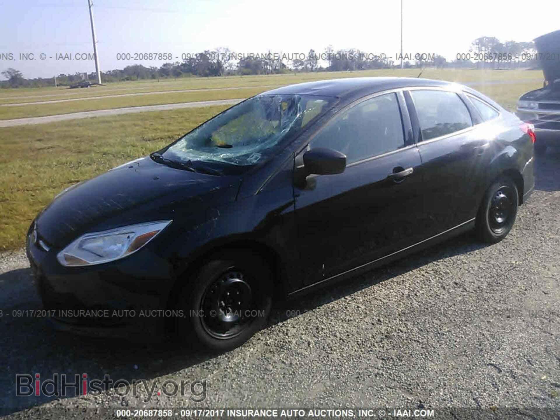 2013 Ford Focus - VIN: 1FADP3E28DL258639 - Фото 2