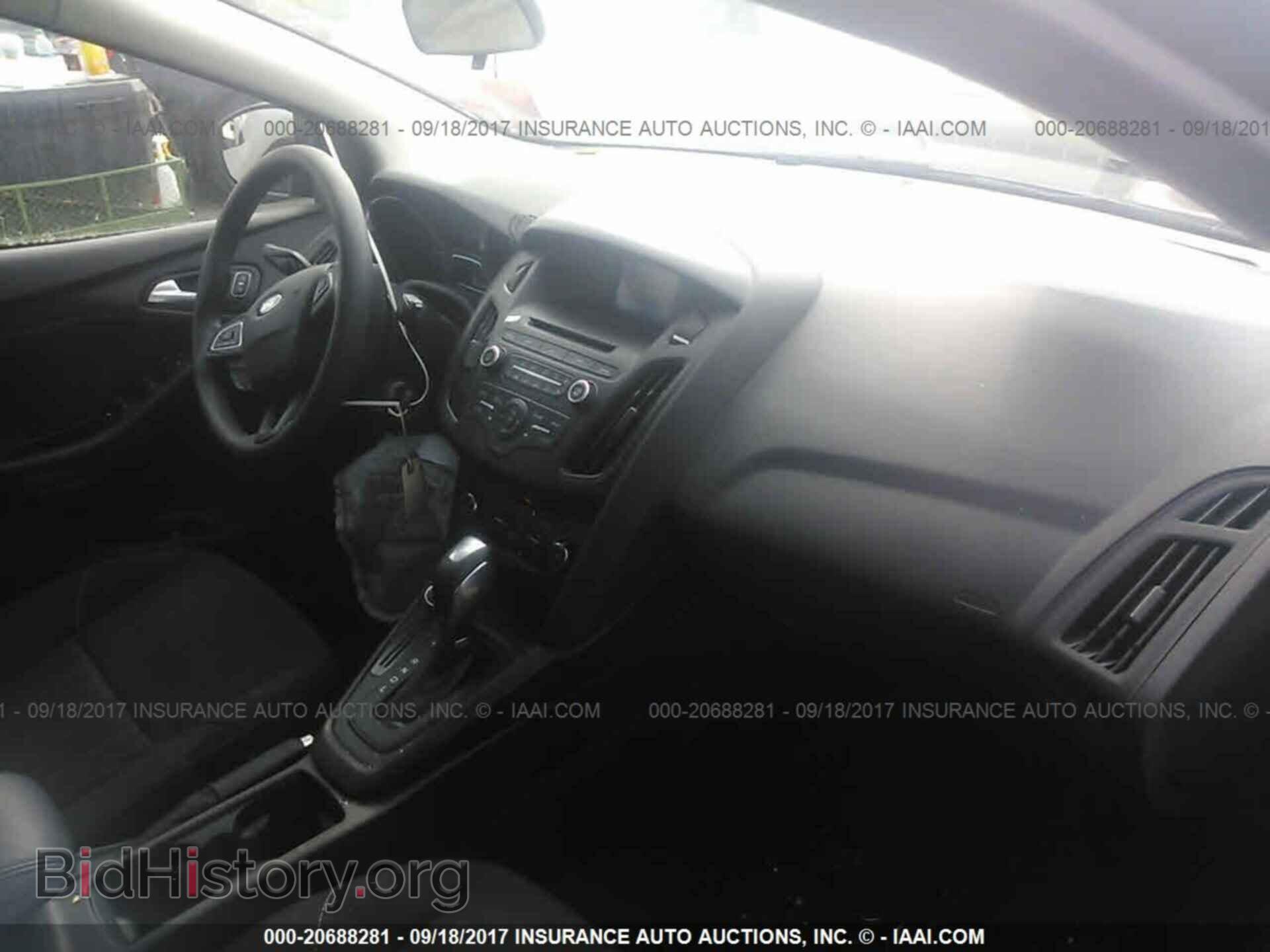 2016 Ford Focus - VIN: 1FADP3K23GL358575 - Photo 5
