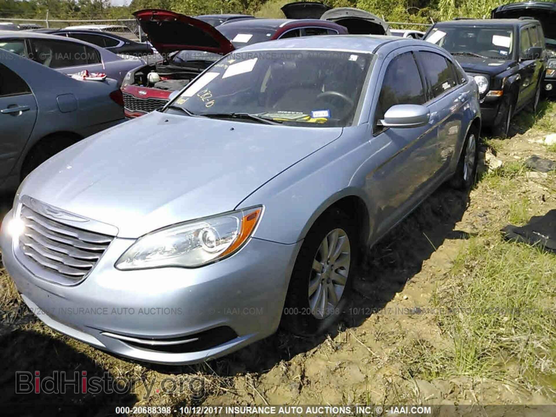 2013 Chrysler 200 - VIN: 1C3CCBBB8DN744232 - Photo 2