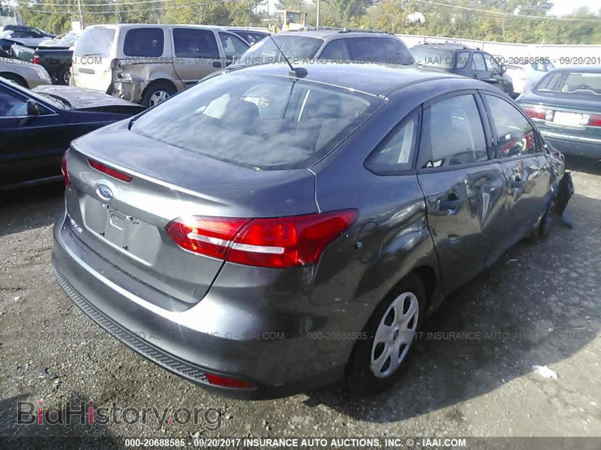 2017 Ford Focus - VIN: 1FADP3E24HL209606 - Photo 4