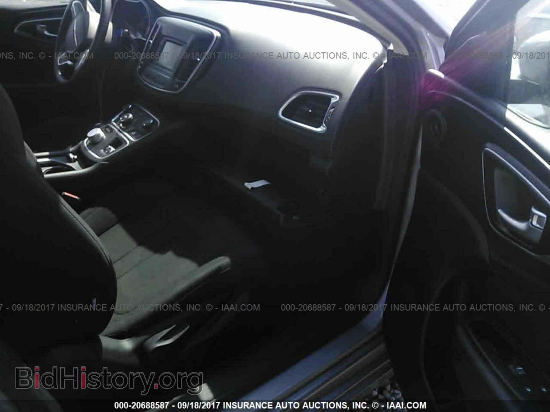 2016 Chrysler 200 - VIN: 1C3CCCAB2GN142373 - Photo 5