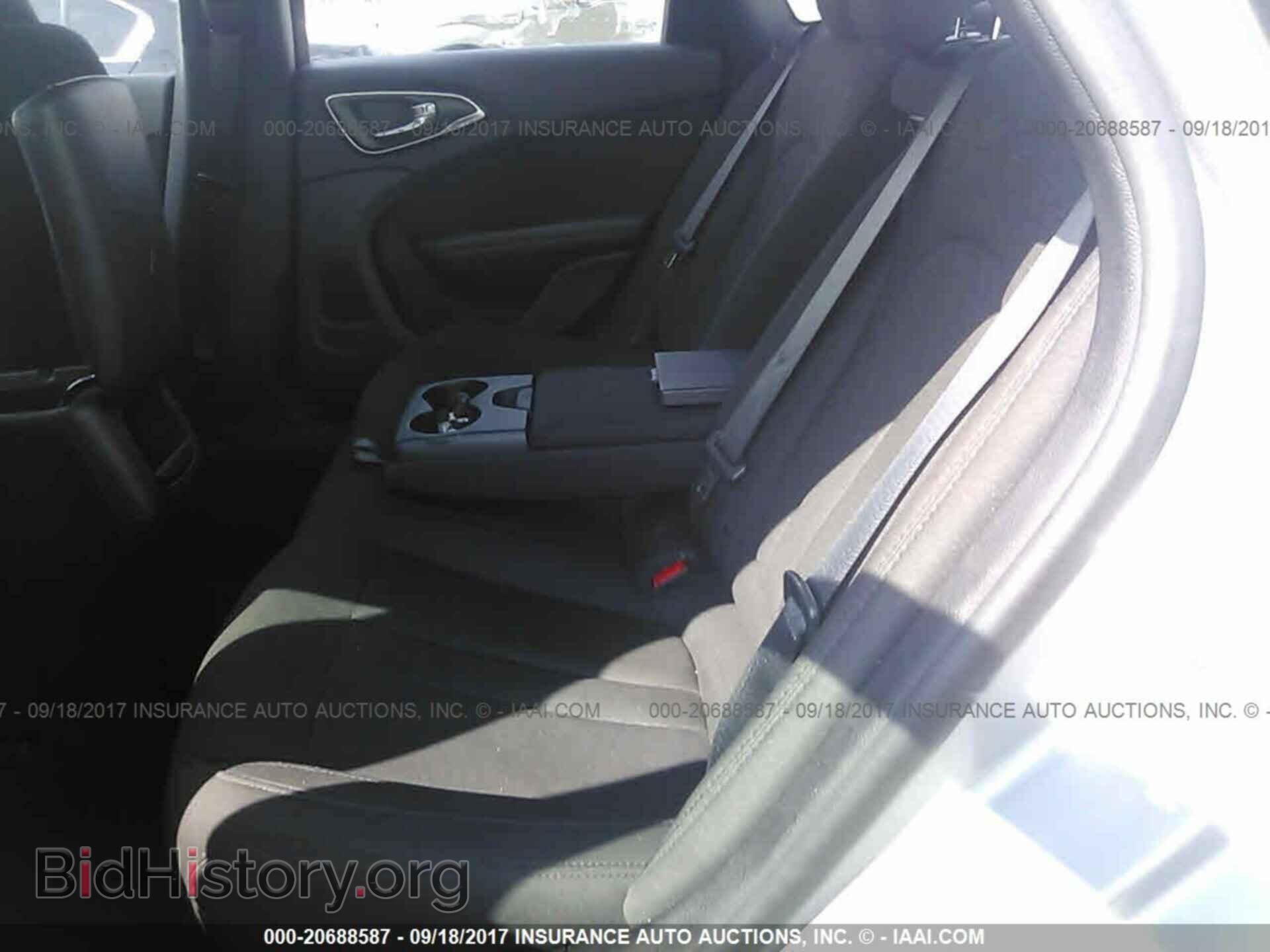 2016 Chrysler 200 - VIN: 1C3CCCAB2GN142373 - Photo 8