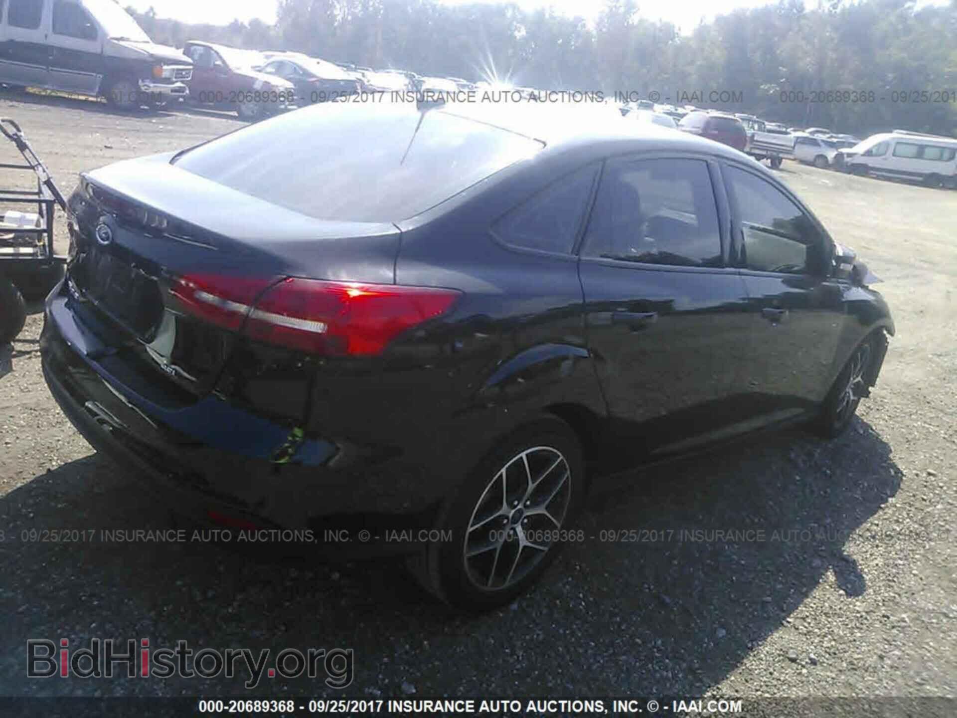 2017 Ford Focus - VIN: 1FADP3H24HL202652 - Photo 4
