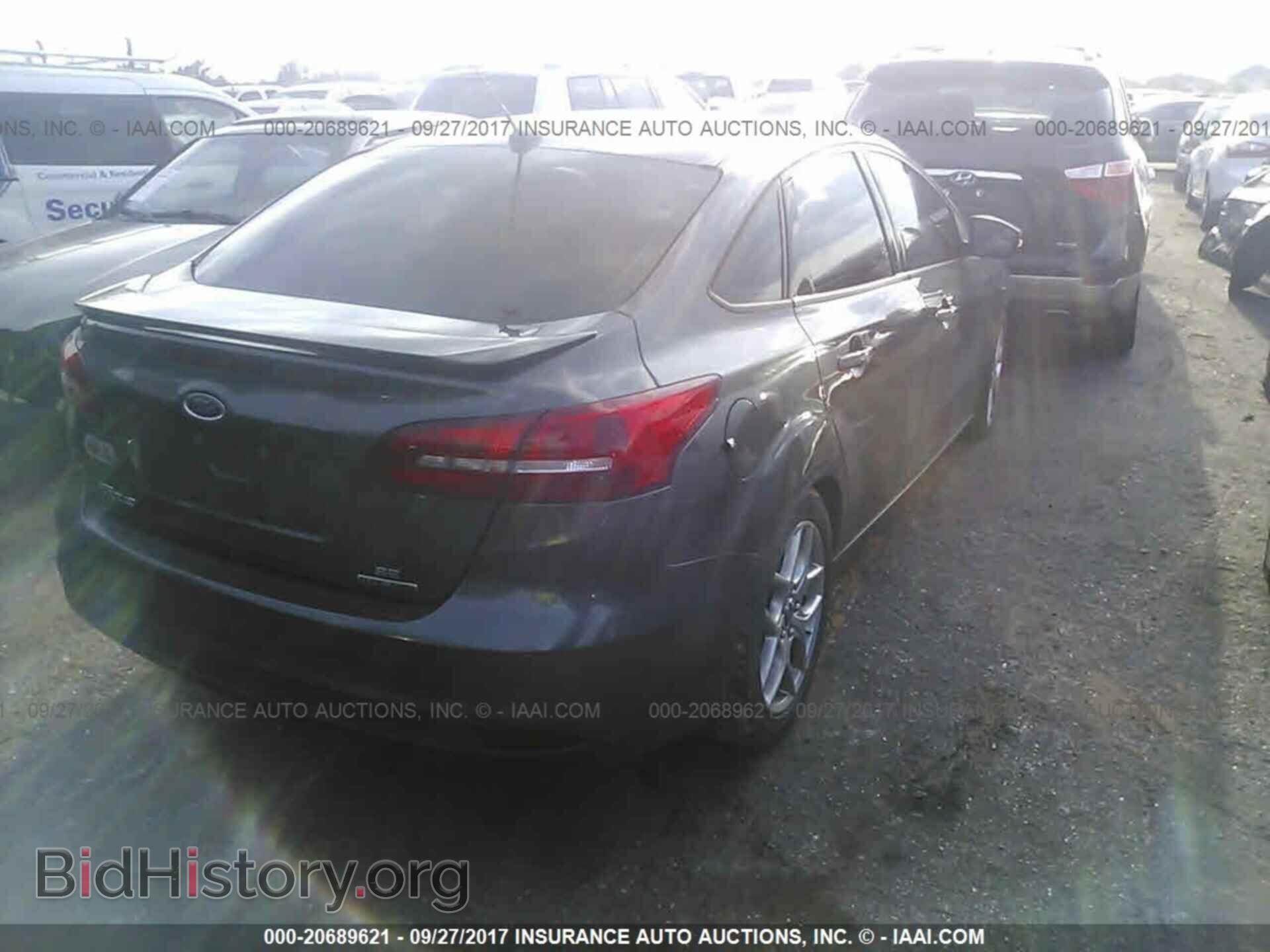 2015 Ford Focus - VIN: 1FADP3F25FL296458 - Photo 4