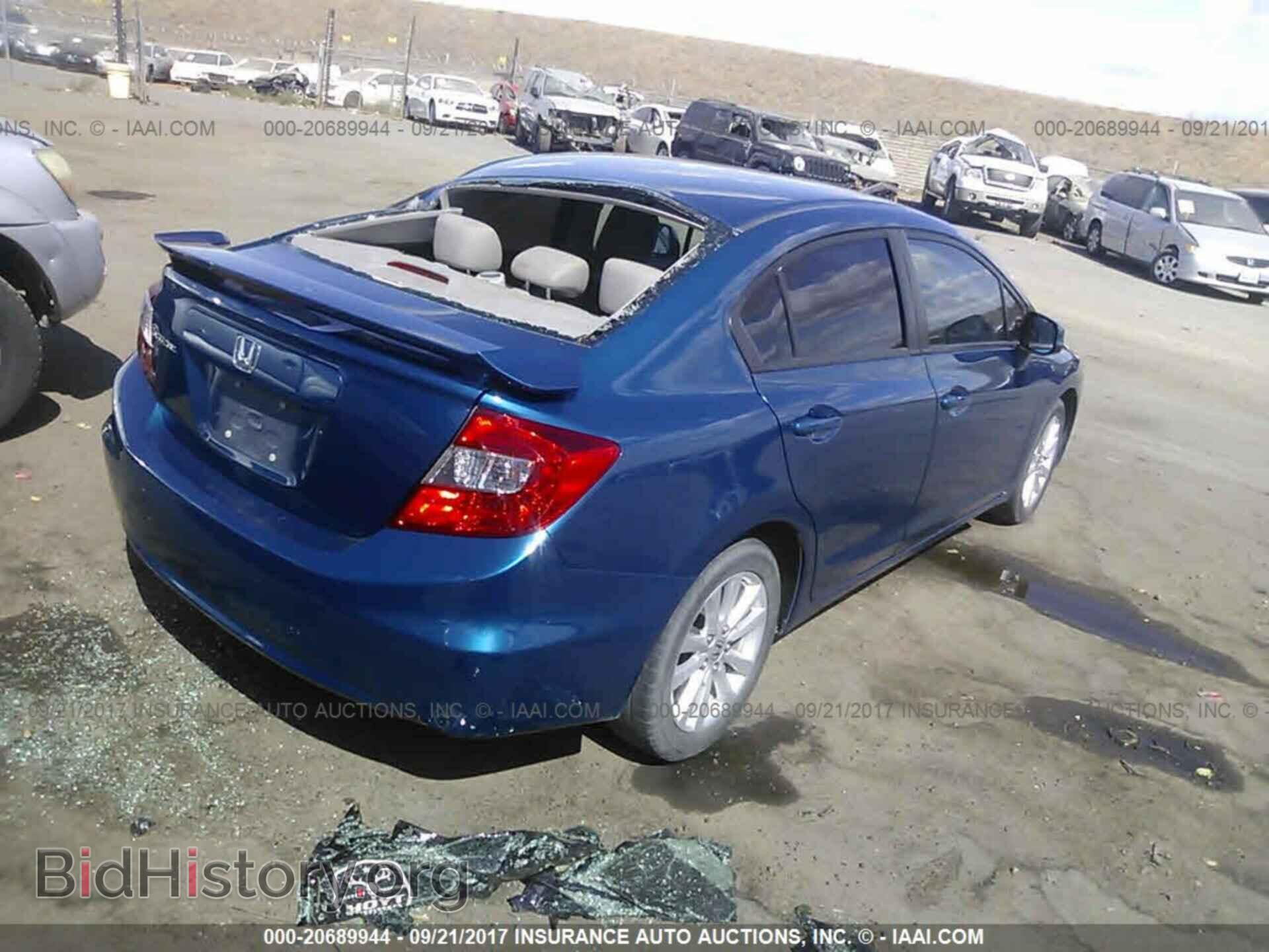 2012 Honda Civic - VIN: 2HGFB2F84CH582568 - Photo 4