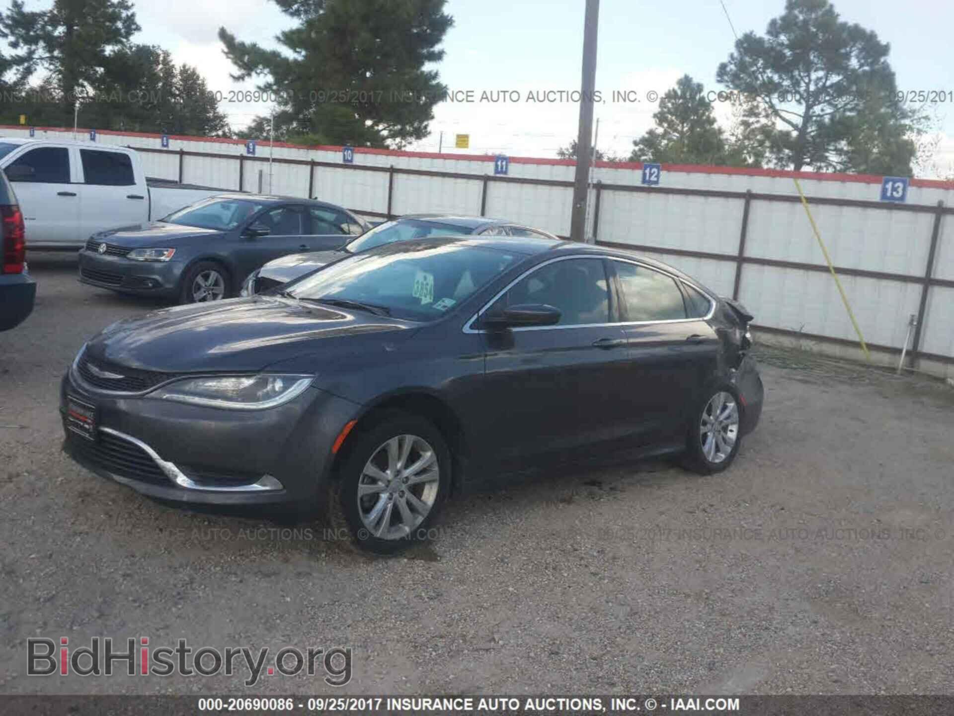 2015 Chrysler 200 - VIN: 1C3CCCABXFN658432 - Photo 2