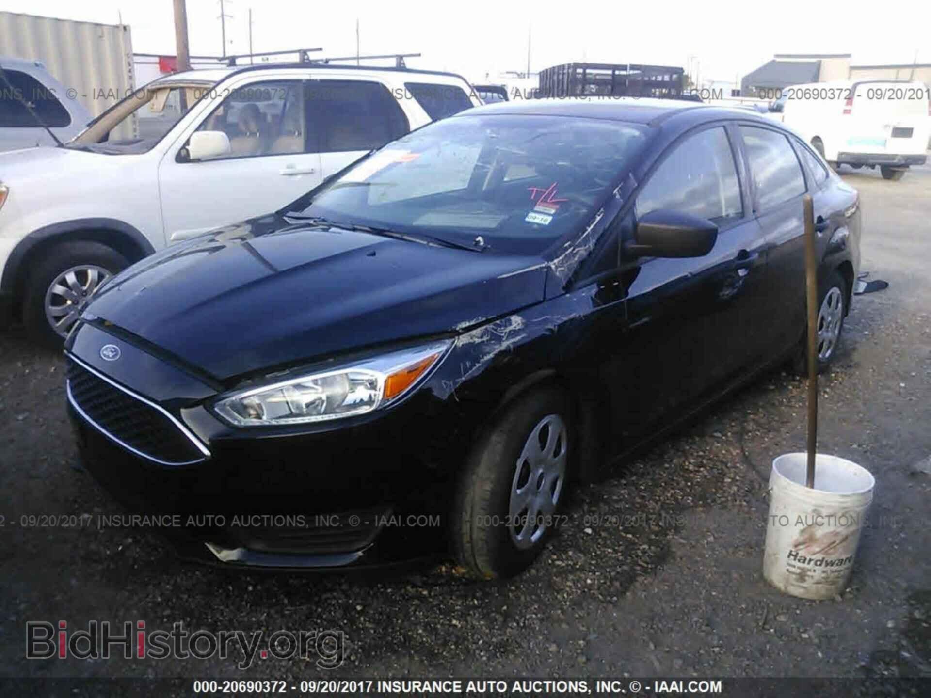 2016 Ford Focus - VIN: 1FADP3E28GL379210 - Photo 2