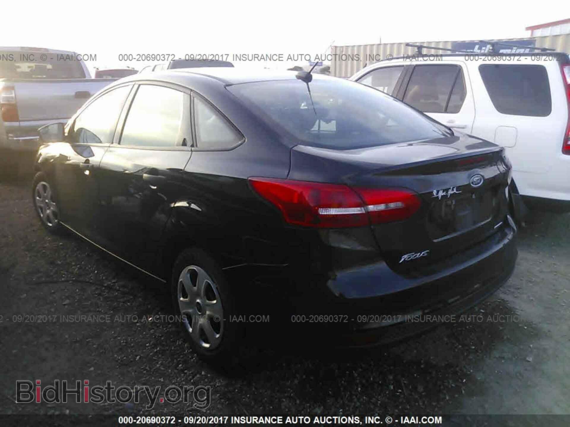 2016 Ford Focus - VIN: 1FADP3E28GL379210 - Photo 3