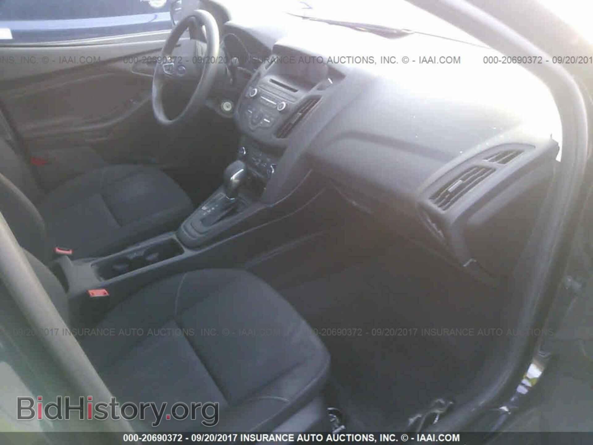 2016 Ford Focus - VIN: 1FADP3E28GL379210 - Photo 5
